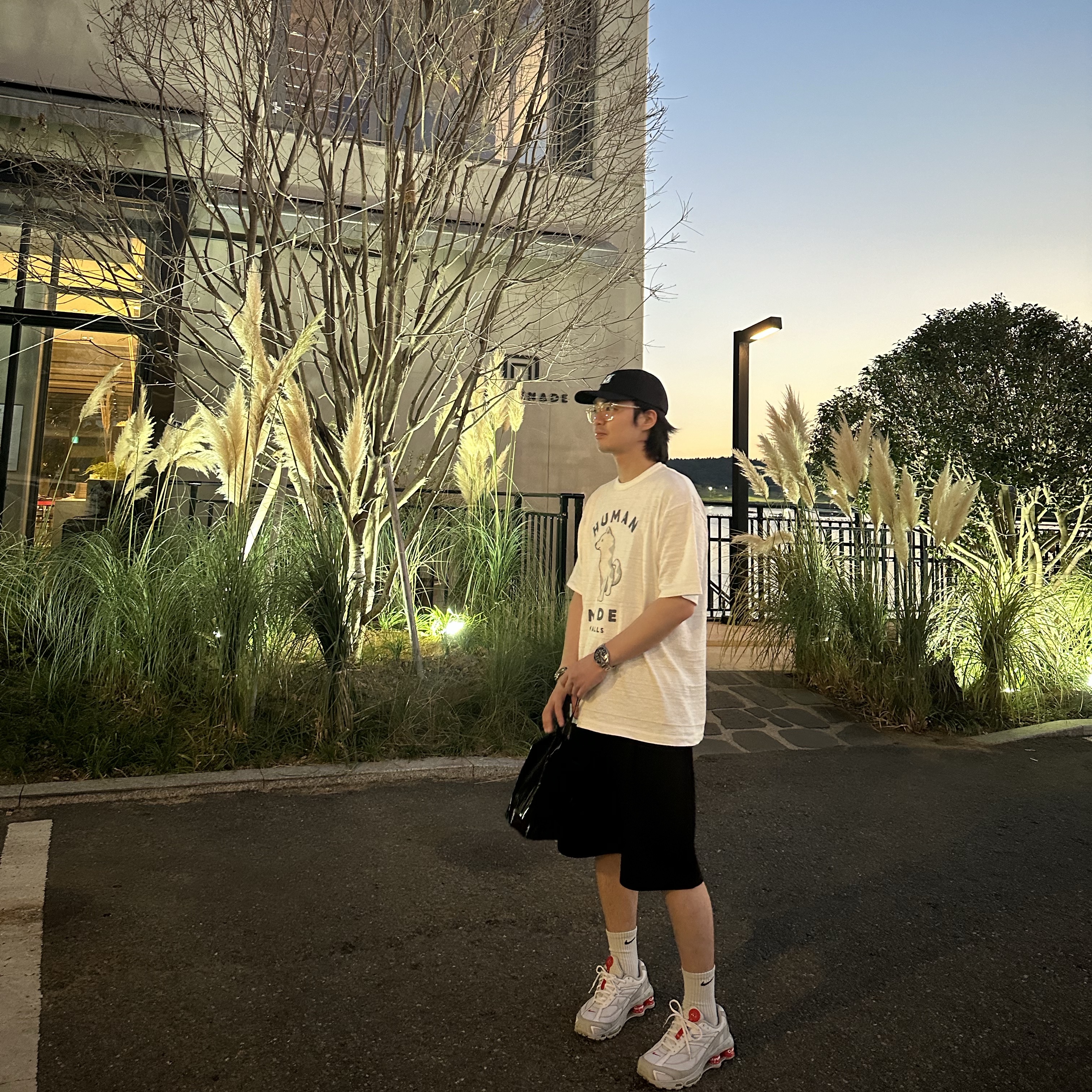 Human Made x Kaws Graphic T-Shirt White - Seoul Store Exclusive, Nike x Supreme Shox Ride 2 SP White 착용 스타일