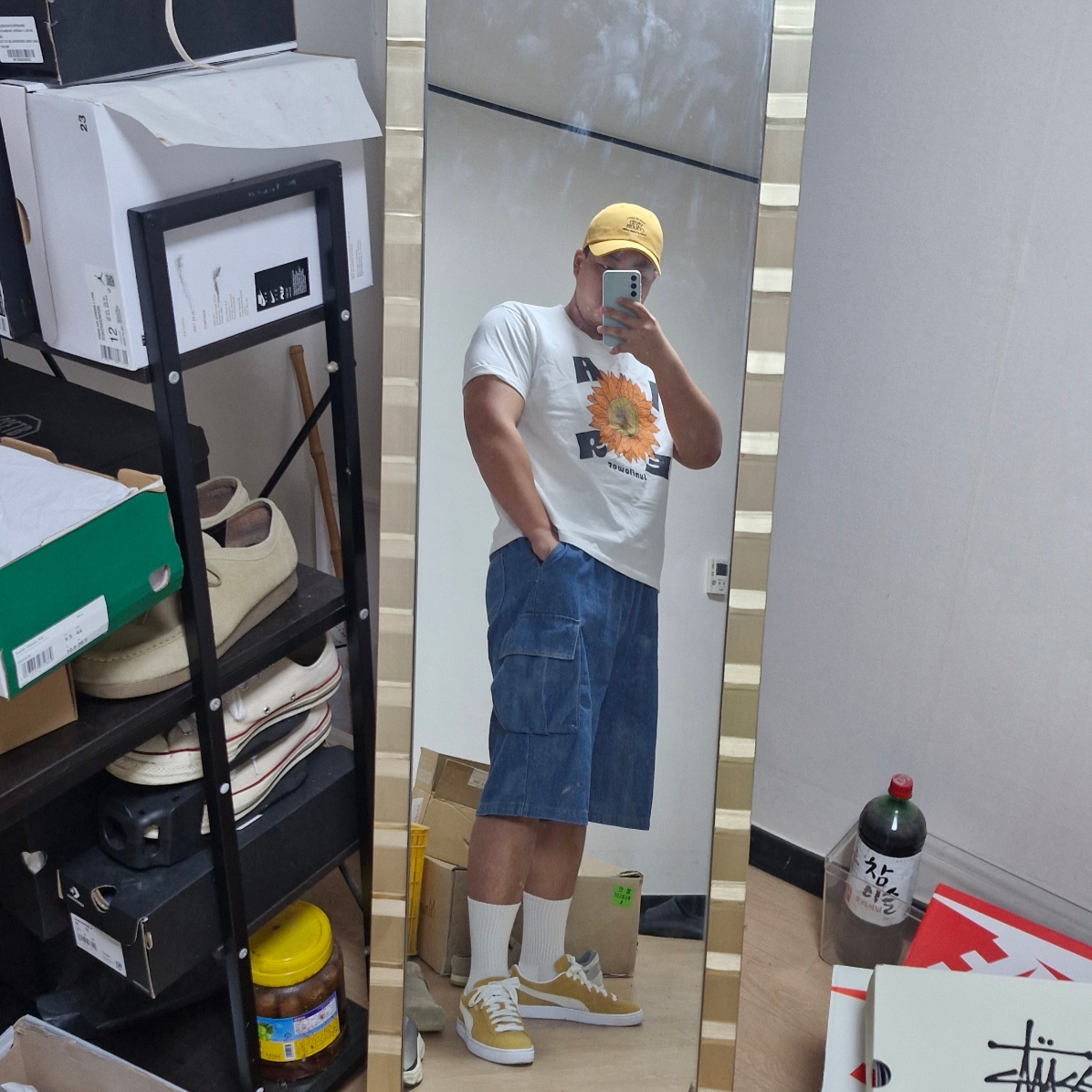 Puma Suede Classic XXI Mustard White 착용 스타일