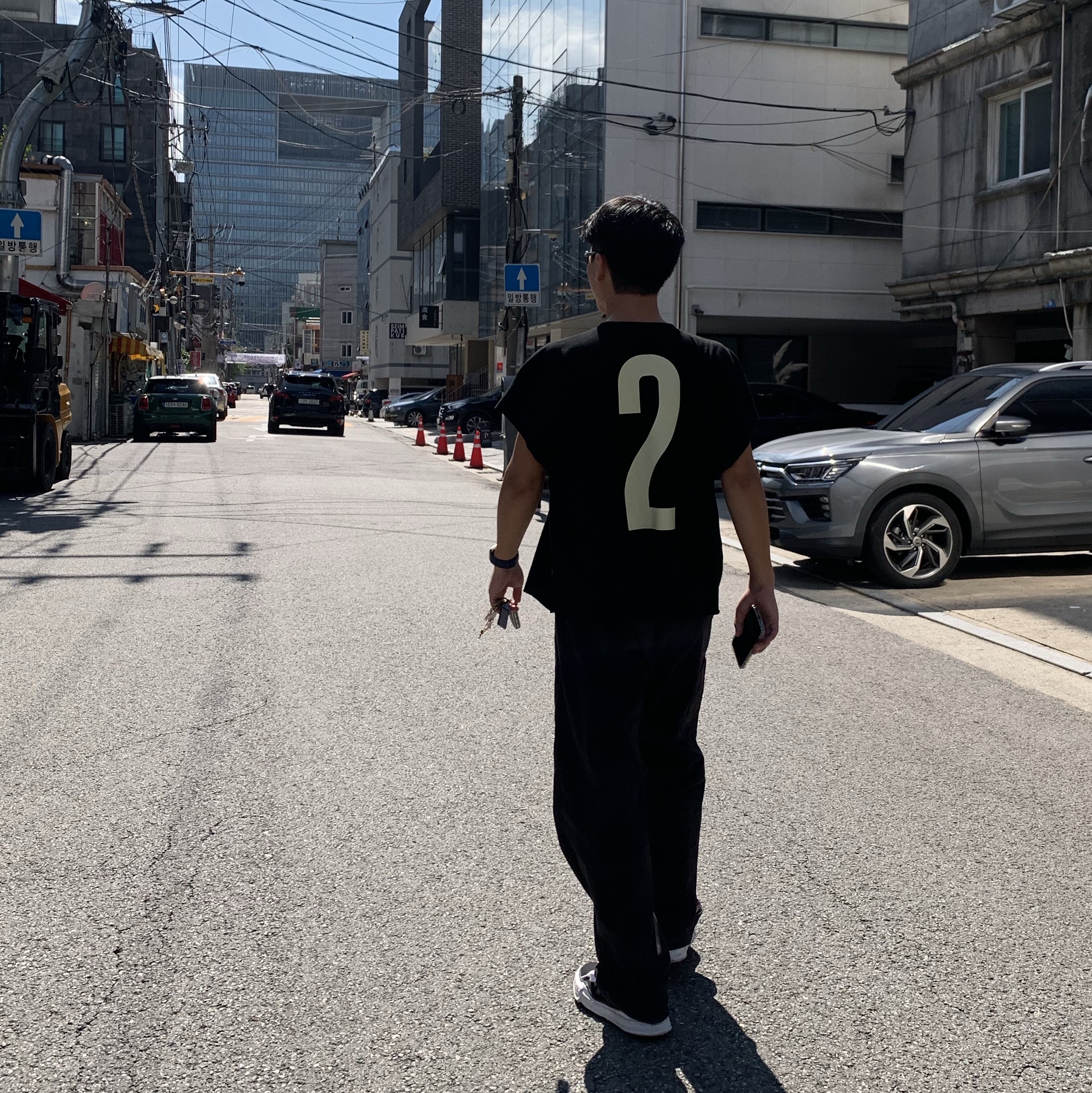 Yeezy Two Box T-Shirt Black (Vultures Listening Experience Korea Exclusive), Maison Mihara Yasuhiro Baker OG Sole Canvas Low Cut Sneakers Black 착용 스타일