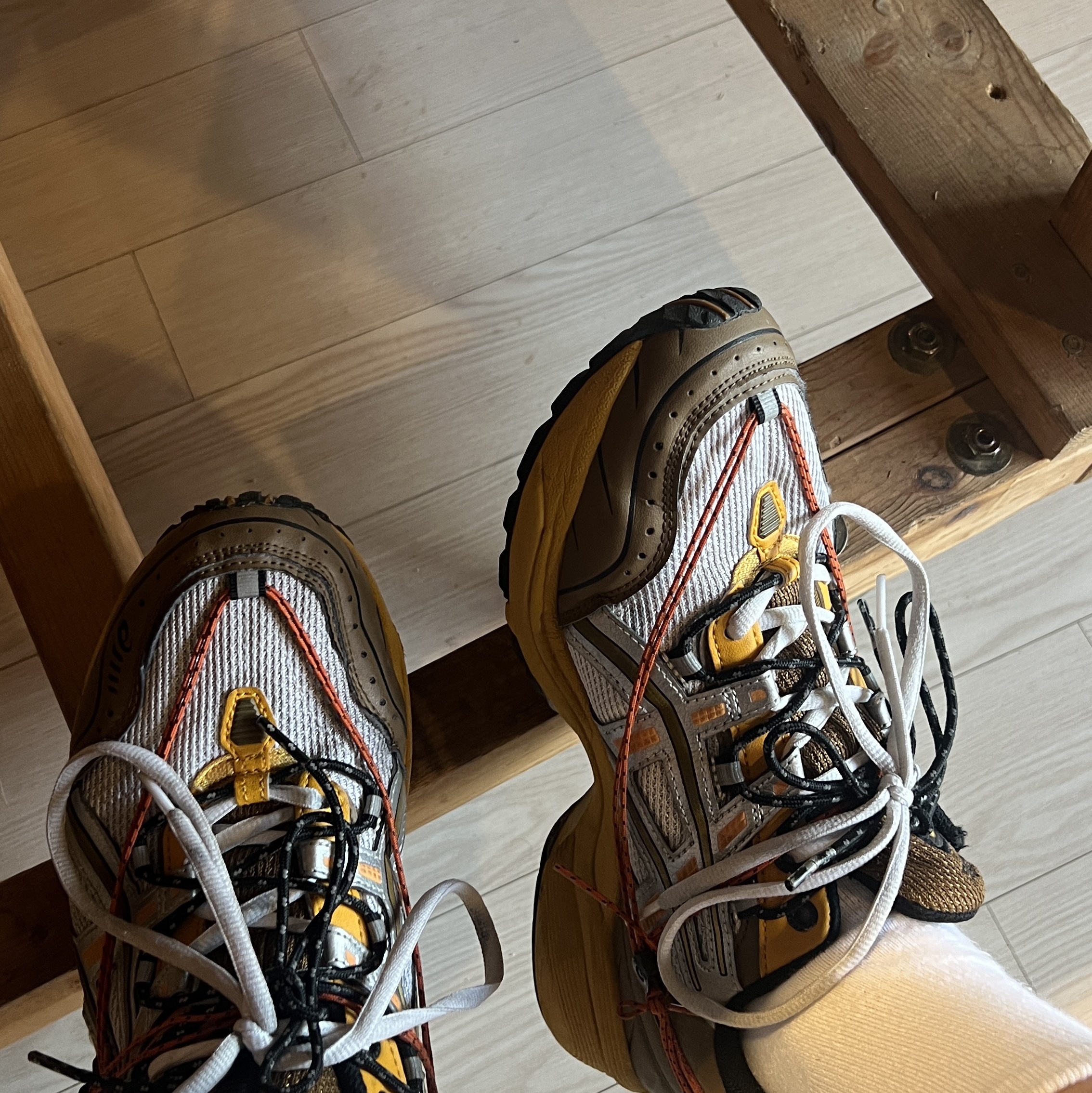 Asics x Andersson Bell Gel-1090 White Orange 착용 스타일 - 2