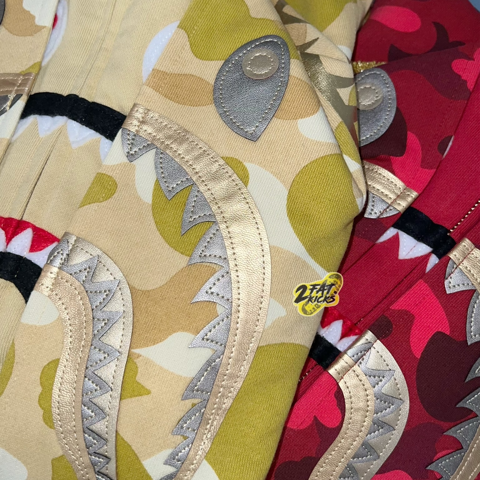 BAPE Color Camo Double Shark Full Zip Hoodie Misted yellow, BAPE Color Camo Double Shark Full Zip Hoodie Bright Red 착용 스타일 - 1