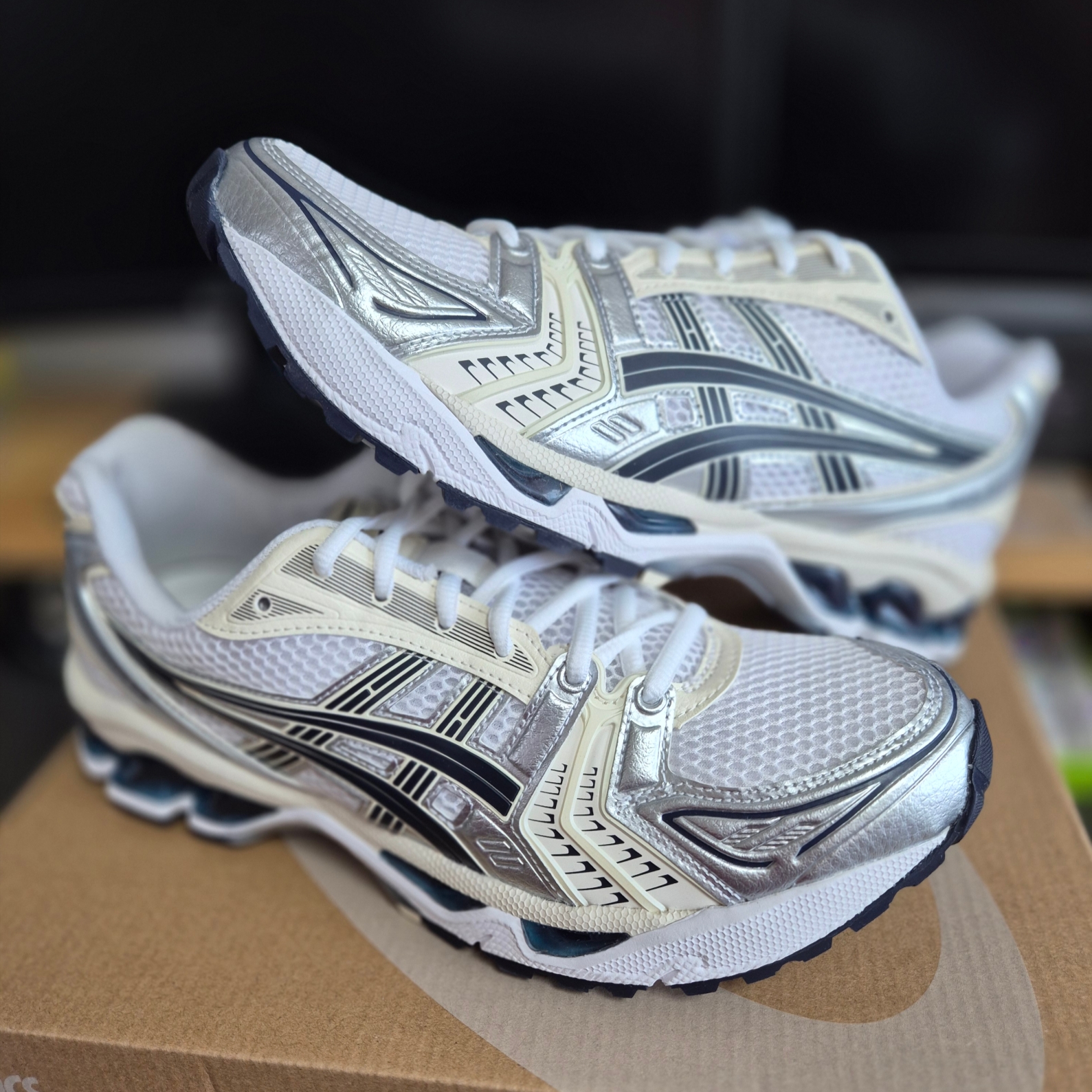 (W) Asics Gel-Kayano 14 White Midnight 착용 스타일