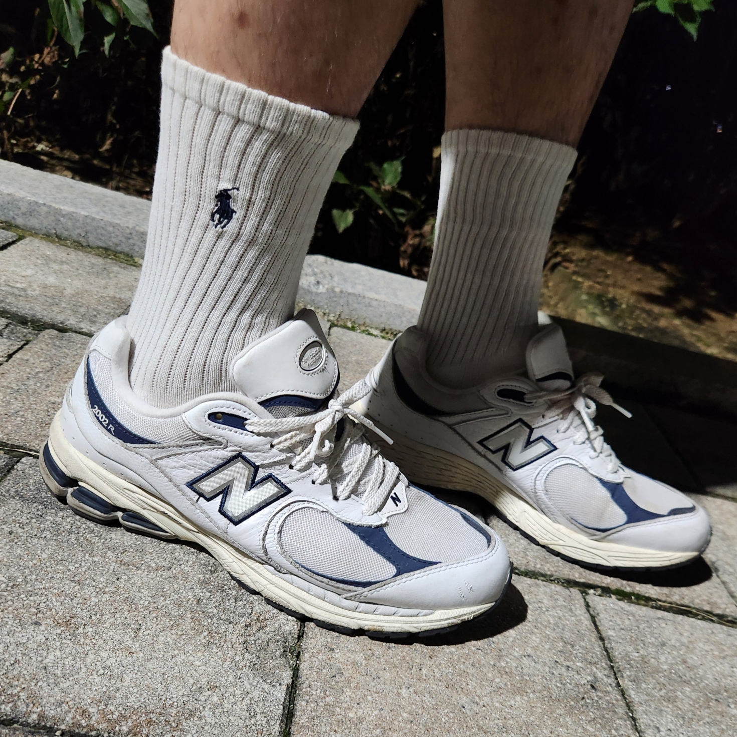 New Balance 2002R White 착용 스타일 - 2