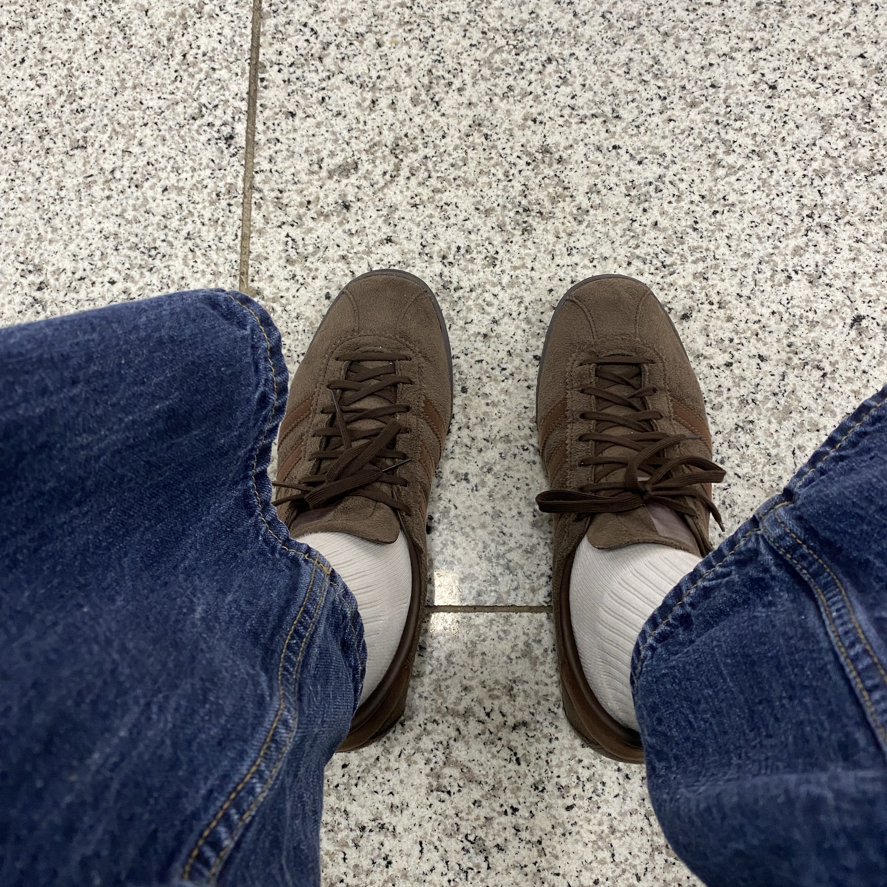 Adidas Tobacco Gruen Dark Brown 착용 스타일