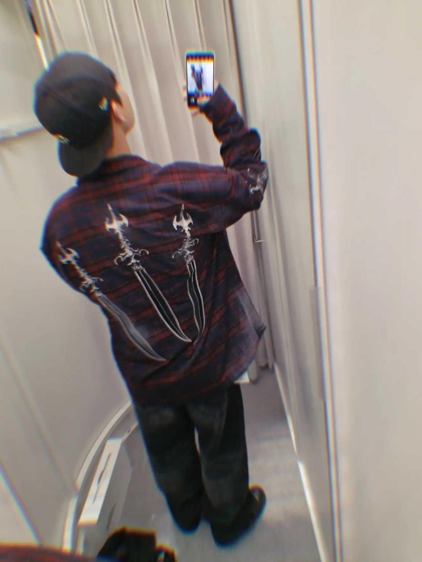 Thug Club Arab Sword Flannel Shirt Red, Nike Air Force 1 '07 Low Triple Black 착용 스타일 - 2