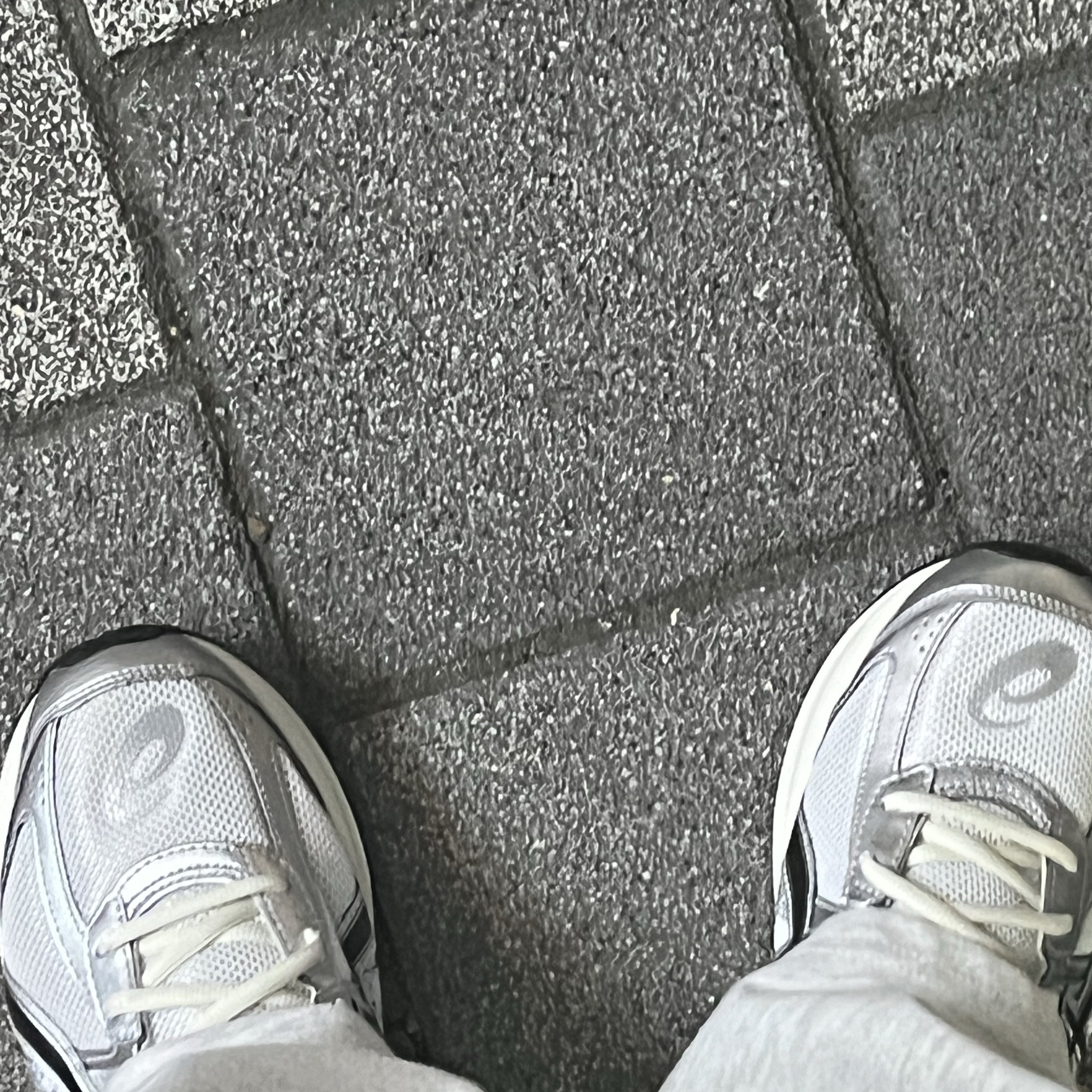 Asics Jog 100 S White Black - 2E Wide 착용 스타일 - 2