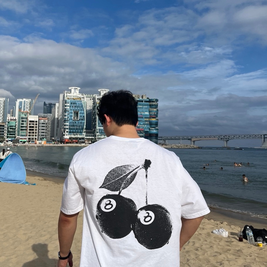 Stussy Cherries T-Shirt White 착용 스타일
