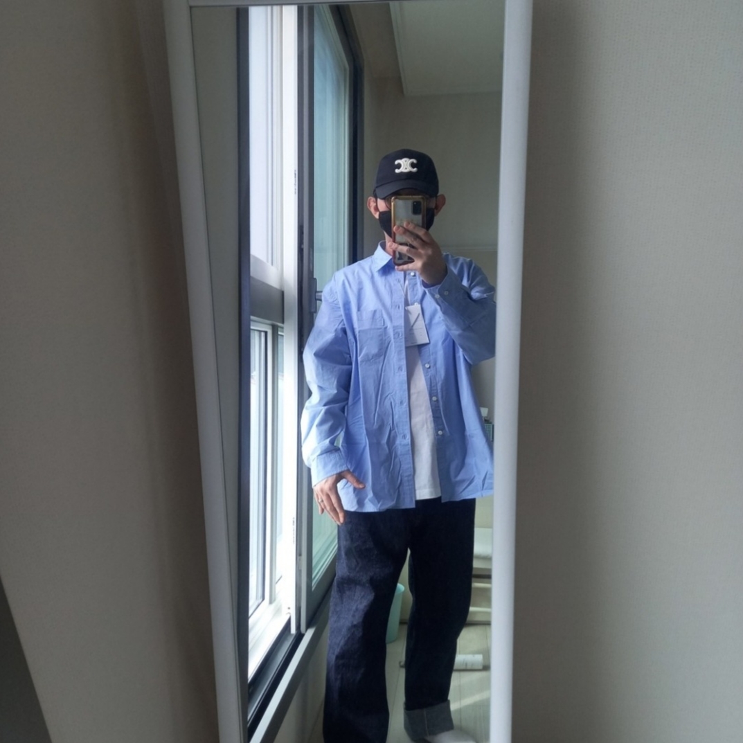 (W) Celine Triomphe Baseball Cap in Cotton Black, Nanamica Button Down Stripe Wind Shirt Sax 착용 스타일 - 1