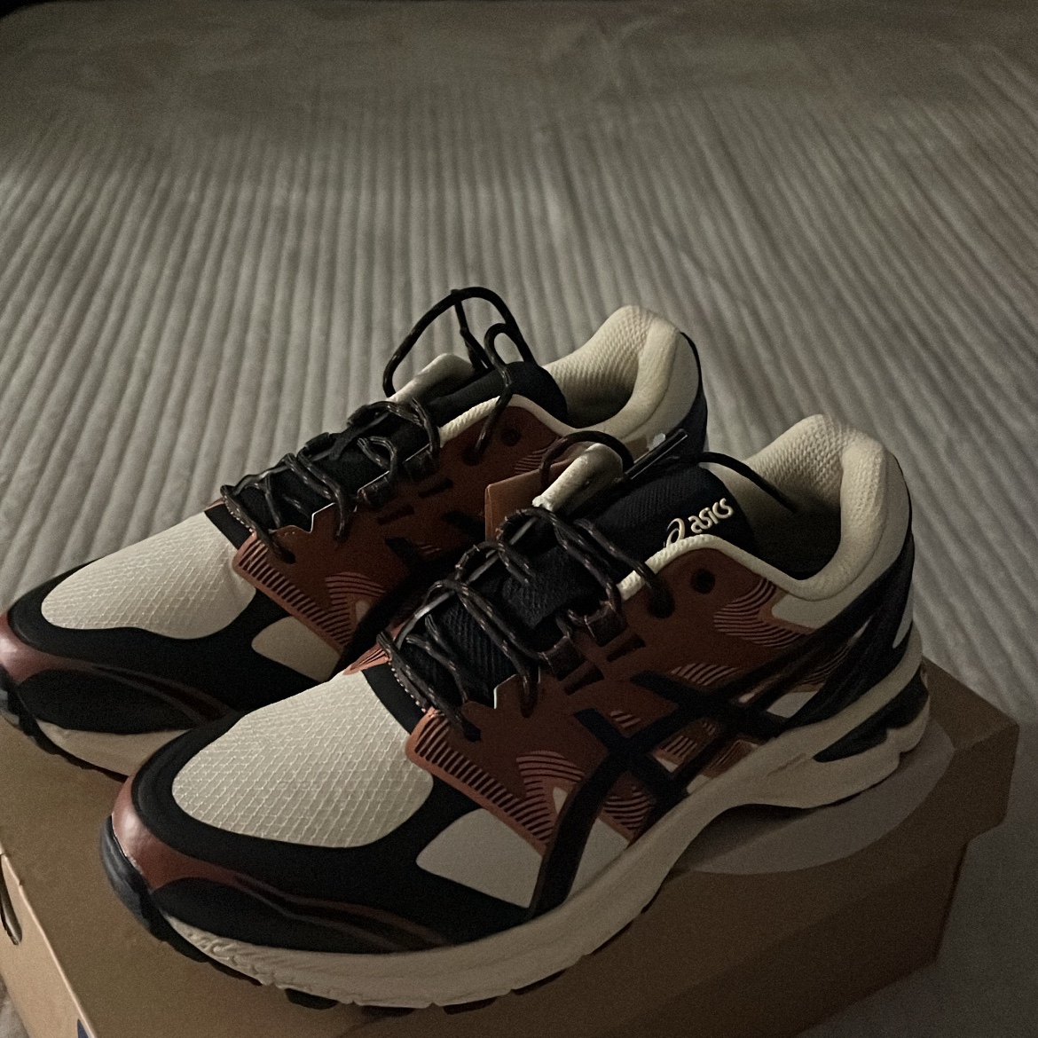 Asics Gel-Terrain Vanilla Black 착용 스타일
