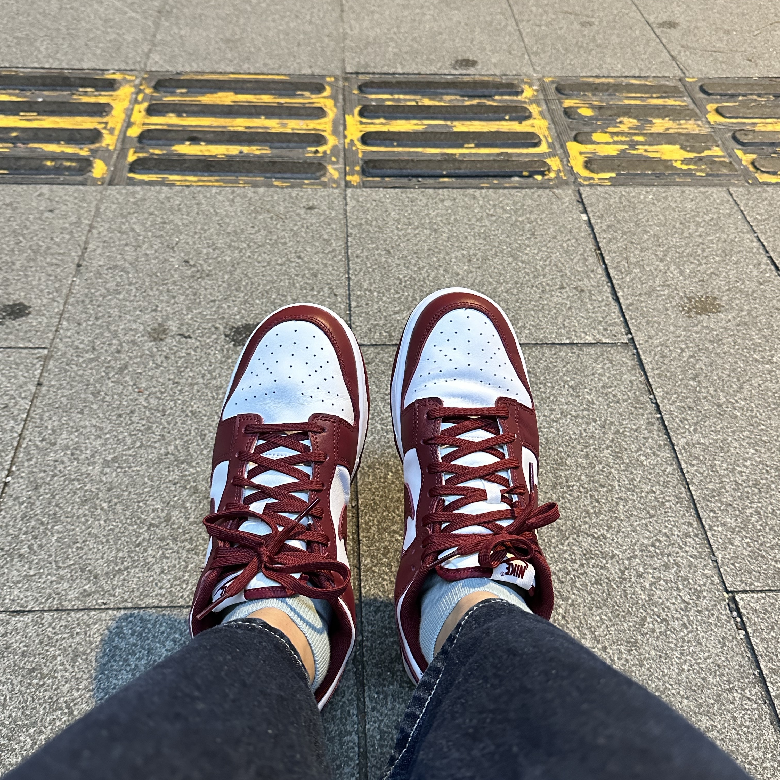 Nike Dunk Low Retro Team Red 착용 스타일 - 2