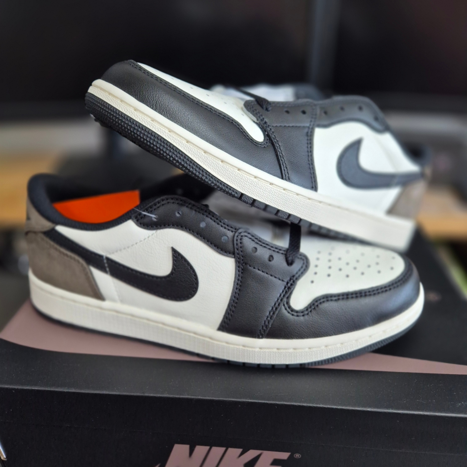 Jordan 1 Retro Low OG Mocha 착용 스타일