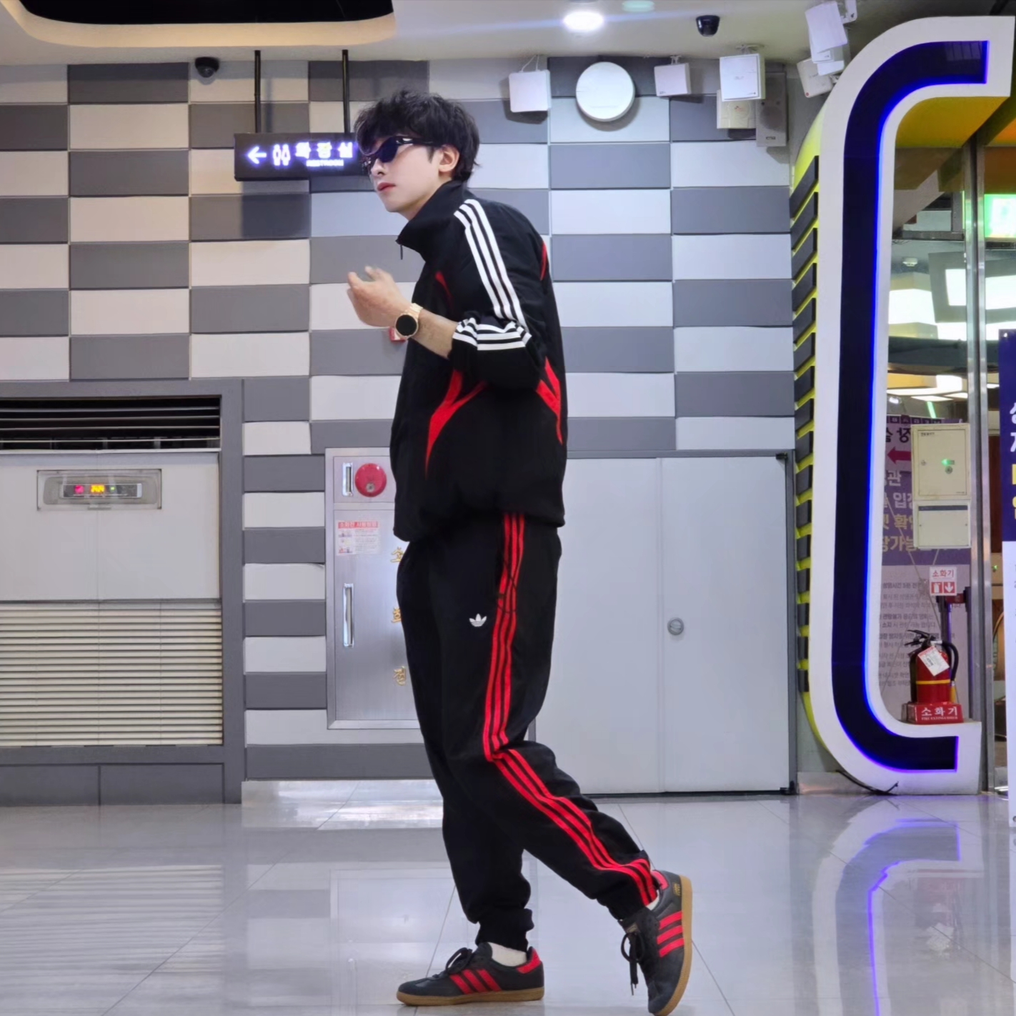 Adidas Archive Track Top Black - KR Sizing, Samsung Galaxy Watch6 44mm LTE Silver (Korean Ver.) 착용 스타일 - 1