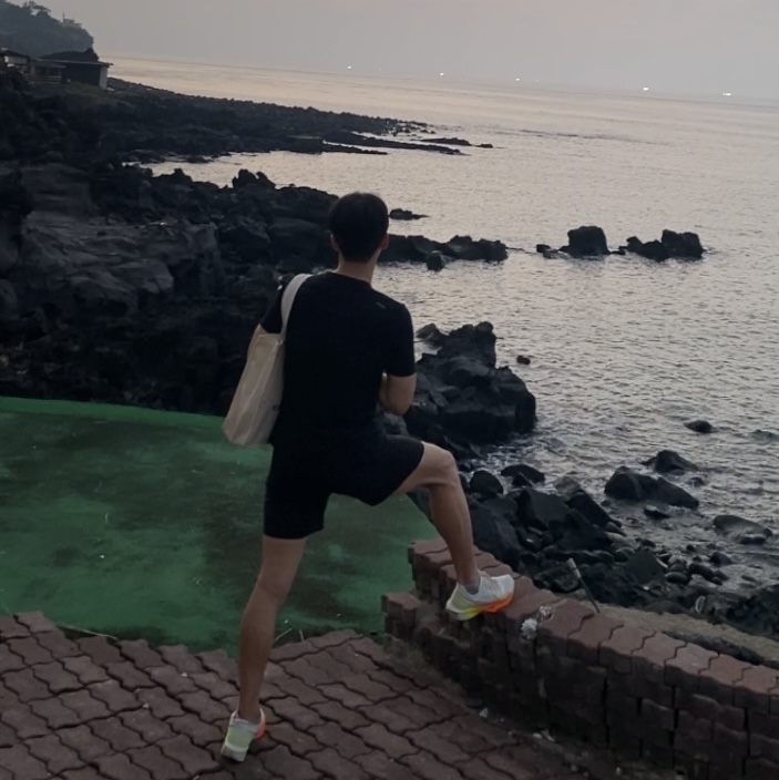 Nike ZoomX Vaporfly Next% 3 Sail Cobalt Bliss Total Orange 착용 스타일 - 1