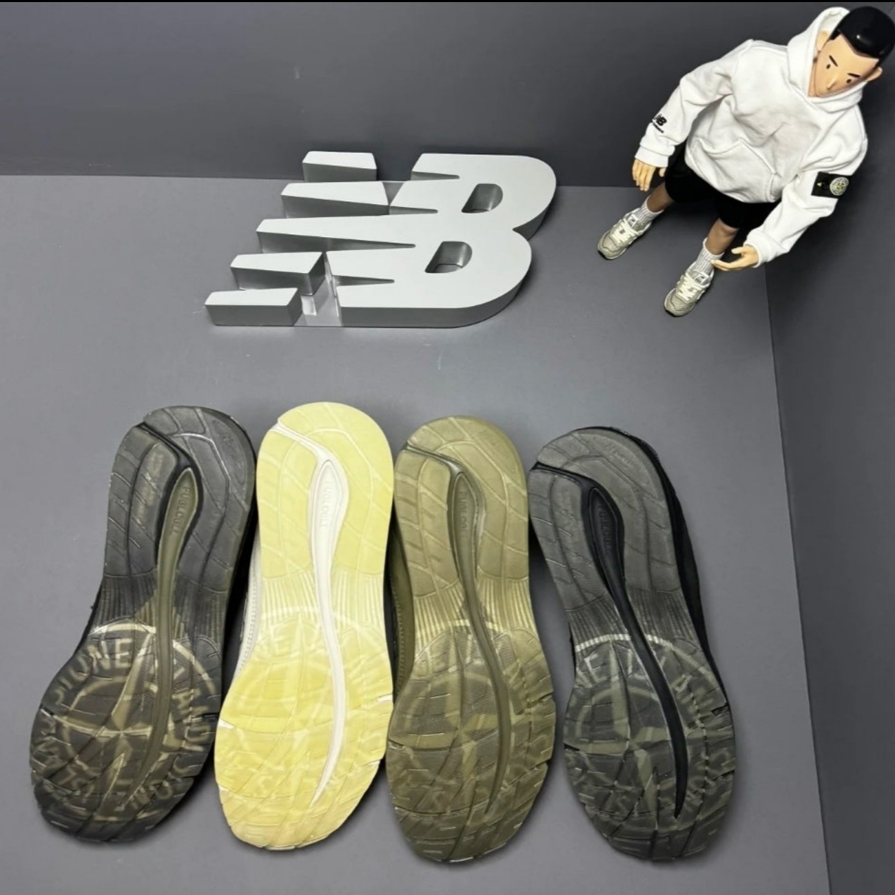 New Balance x Stone Island 991v2 Made in UK Black Olive Night, New Balance x Stone Island 991v2 Made in UK Black 착용 스타일 - 4