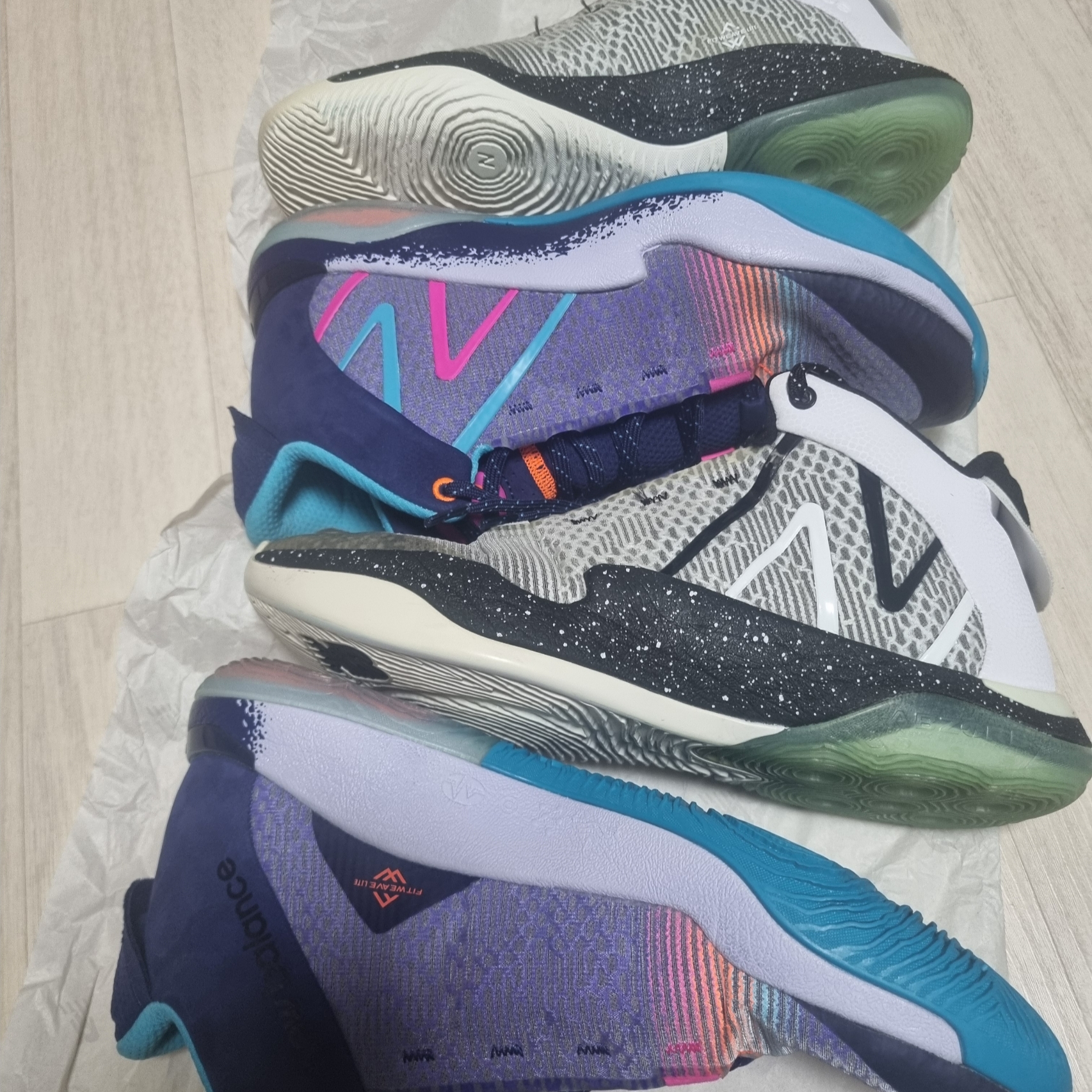 New Balance TWO WXY V2 Cold Summer - 2E Wide, New Balance TWO WXY V2 White Black - 2E Wide 착용 스타일 - 3
