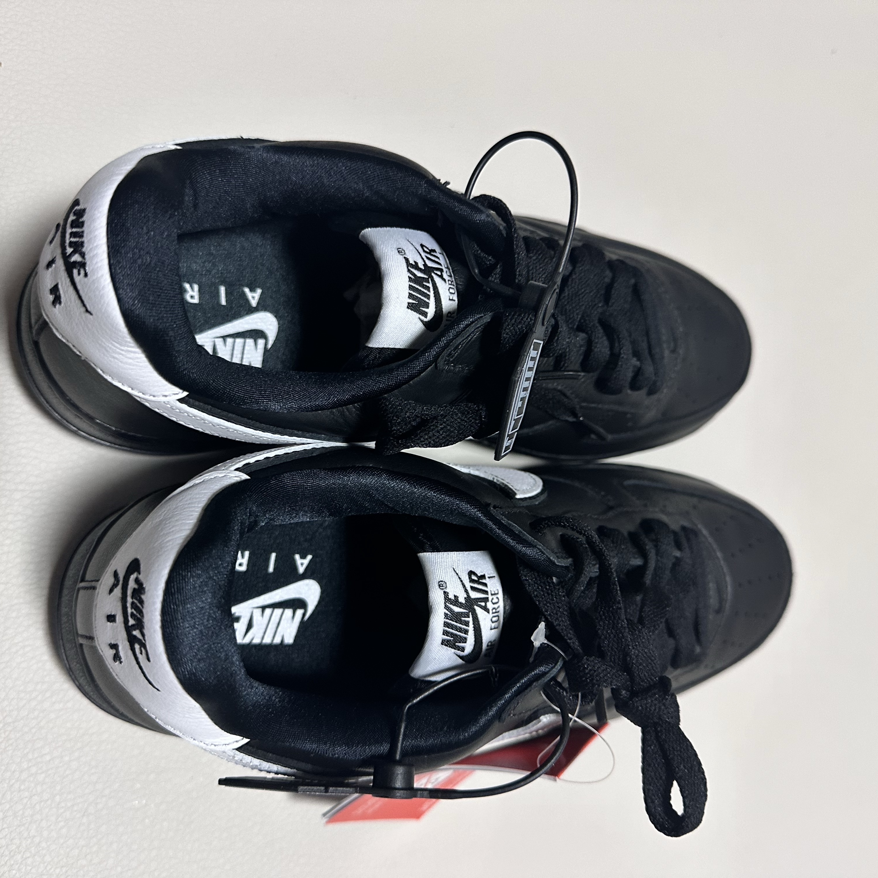Nike Air Force 1 Low QS Black White 착용 스타일 - 3