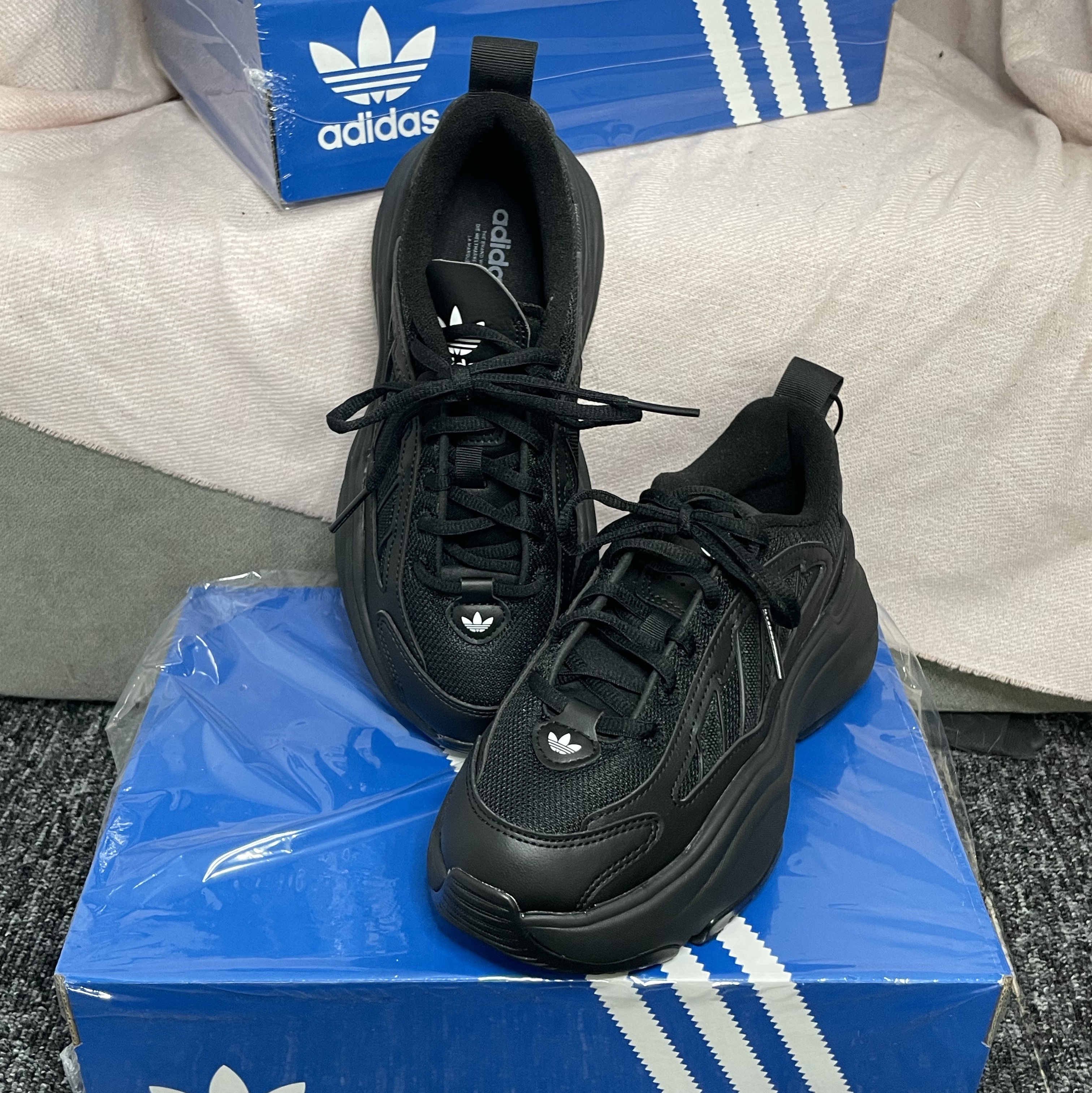 (W) Adidas Ozgaia Core Black 착용 스타일 - 5