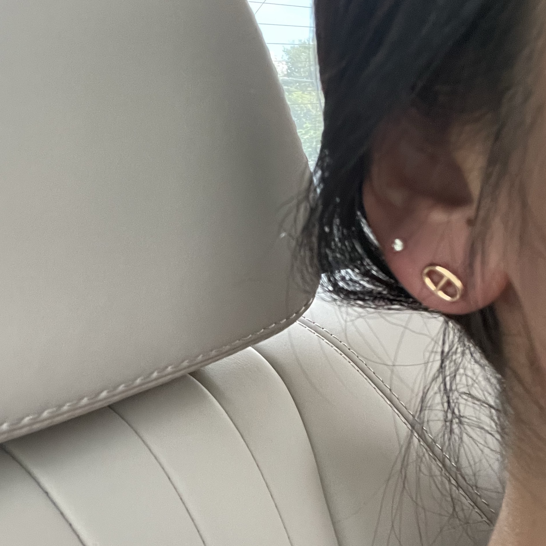 (W) Hermes Very Small Farandole Earrings Rose Gold 착용 스타일