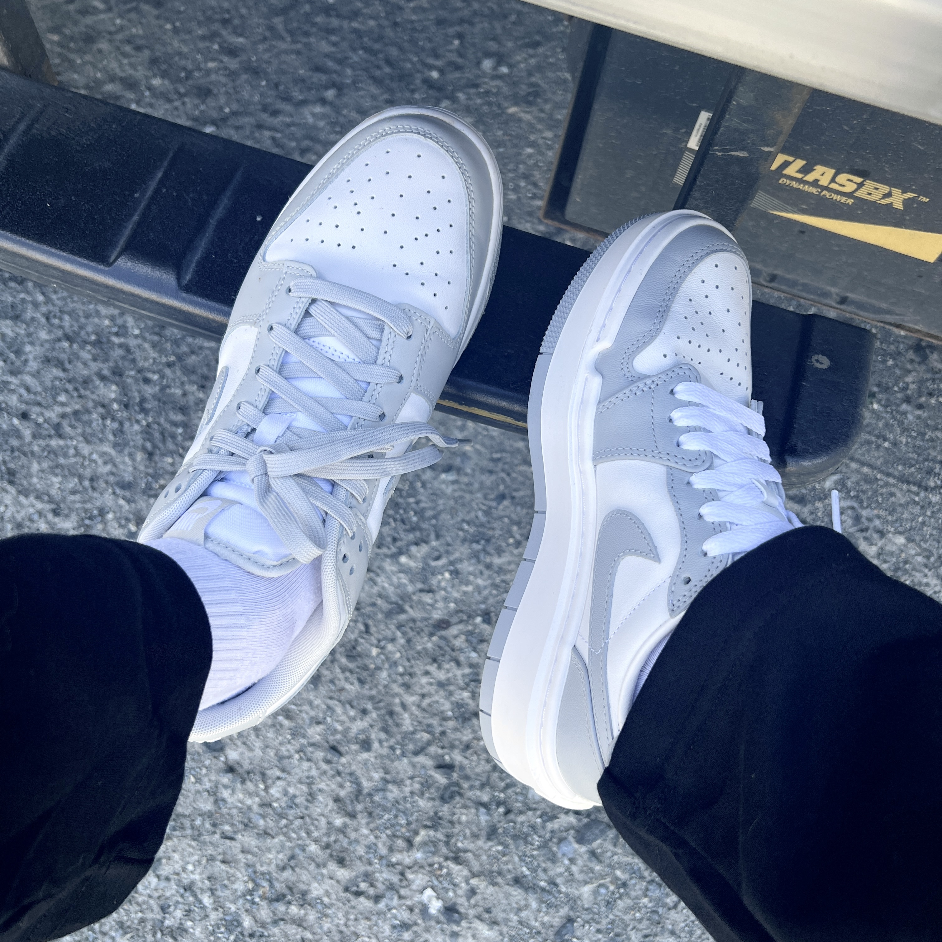 (W) Jordan 1 Elevate Low White and Wolf Grey, Nike Dunk Low Retro Grey Fog 착용 스타일