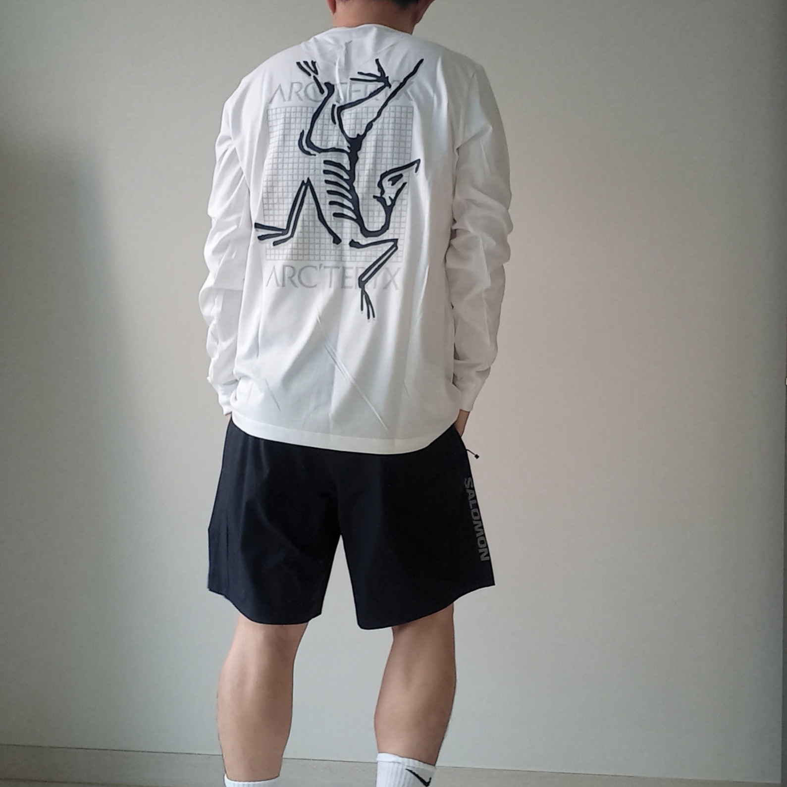 Arc'teryx Arc'Multi Bird Logo LS T-Shirt White Light 착용 스타일 - 1