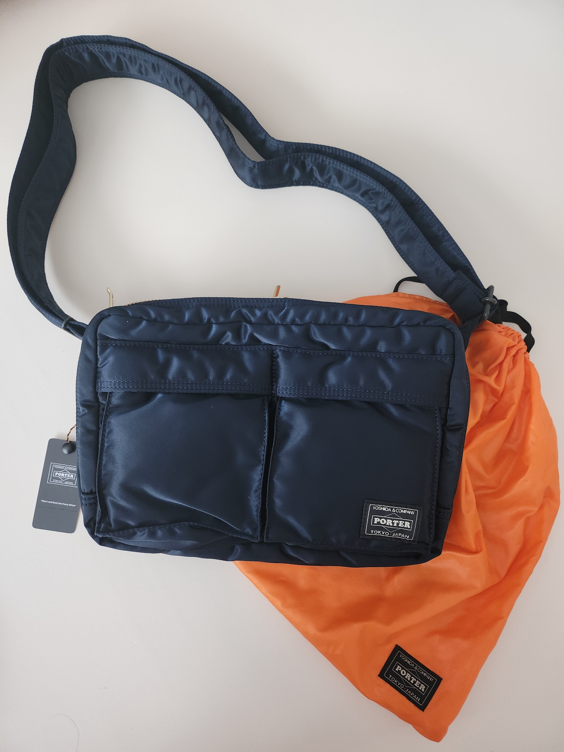 Porter All New Tanker Sling Bag Zip Iron Blue, Porter Tanker 2Way Briefcase Iron Blue 착용 스타일 - 1