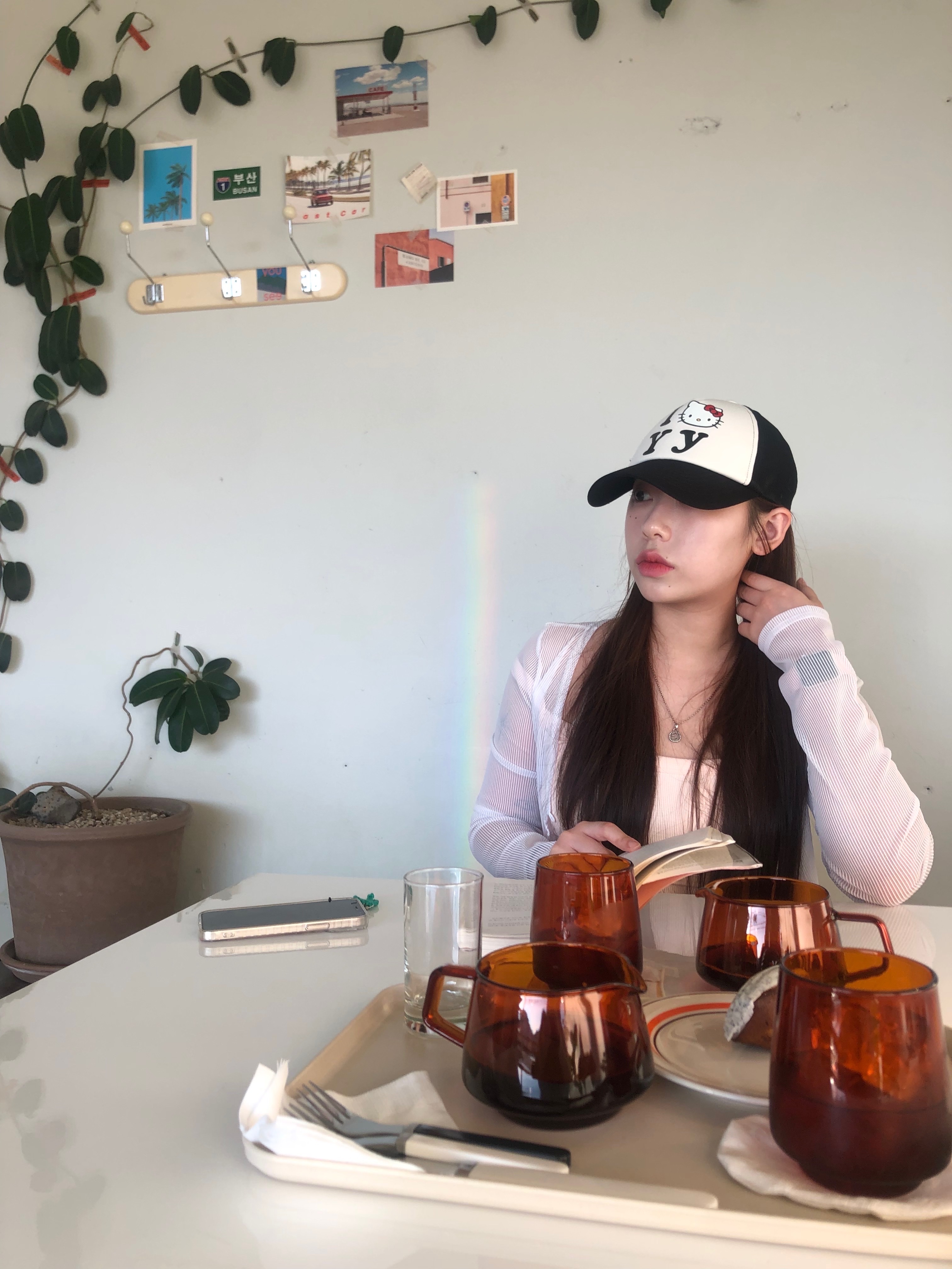 Open Yy x Hello Kitty Trucker Cap Black 착용 스타일 - 3