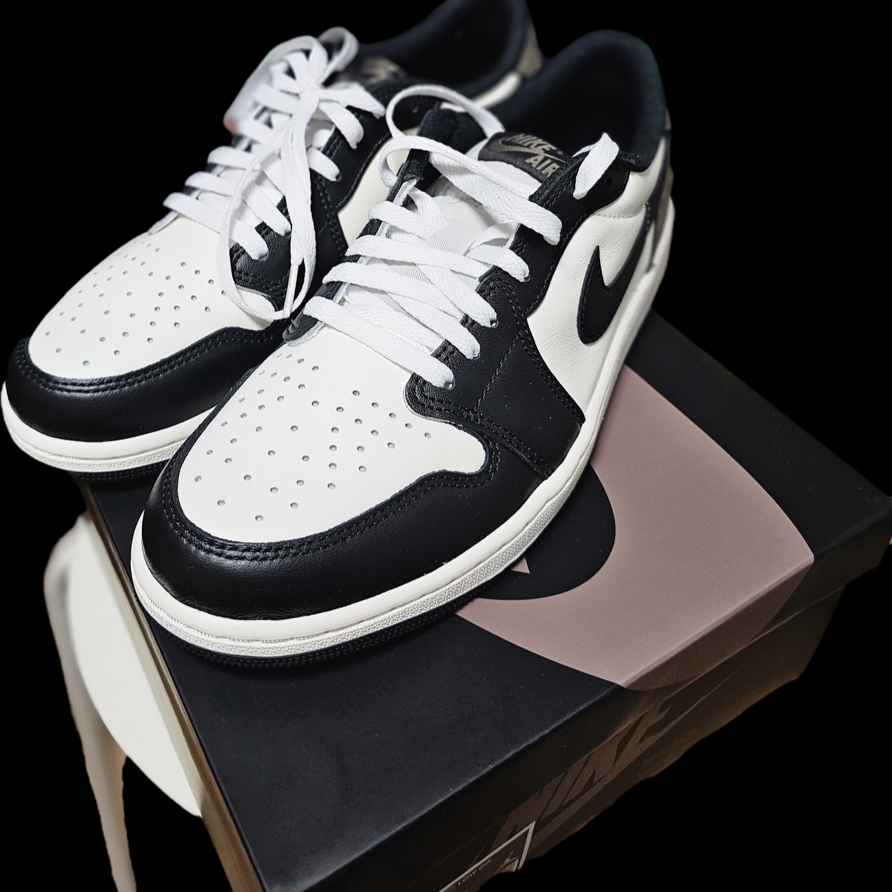 Jordan 1 Retro Low OG Mocha 착용 스타일 - 1