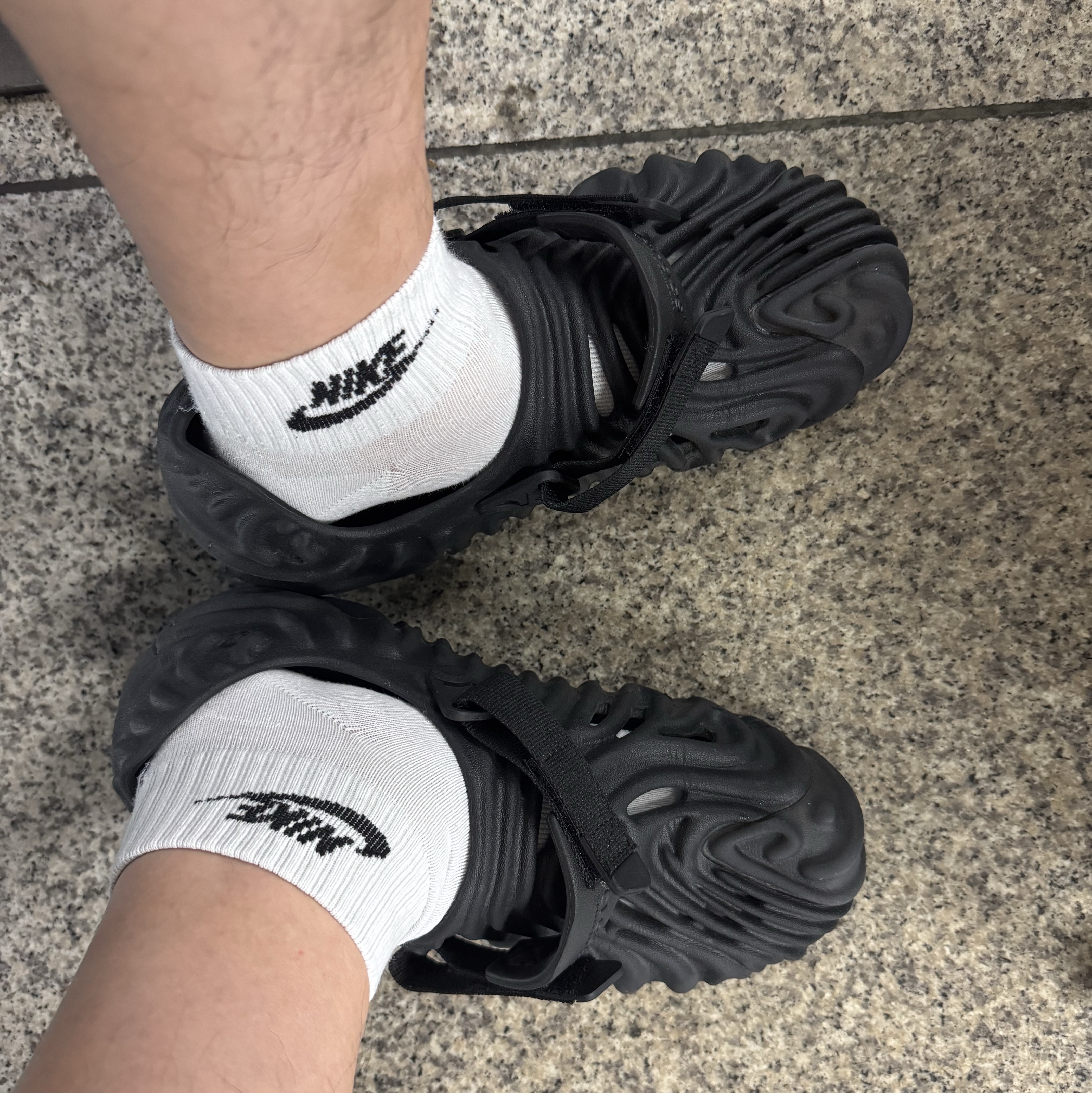 Crocs x Salehe Bembury Pollex Clog Sasquatch 착용 스타일