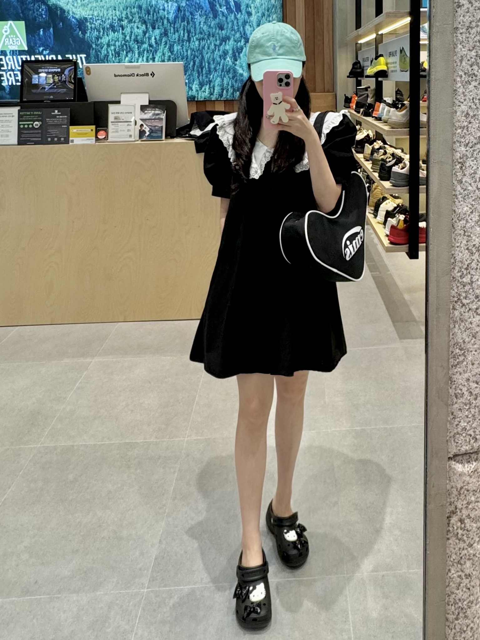 Emis Curvy Shoulder Bag Black, [30%적립] Polo Ralph Lauren Cotton Chino Baseball Cap Carmel Pink 착용 스타일 - 1