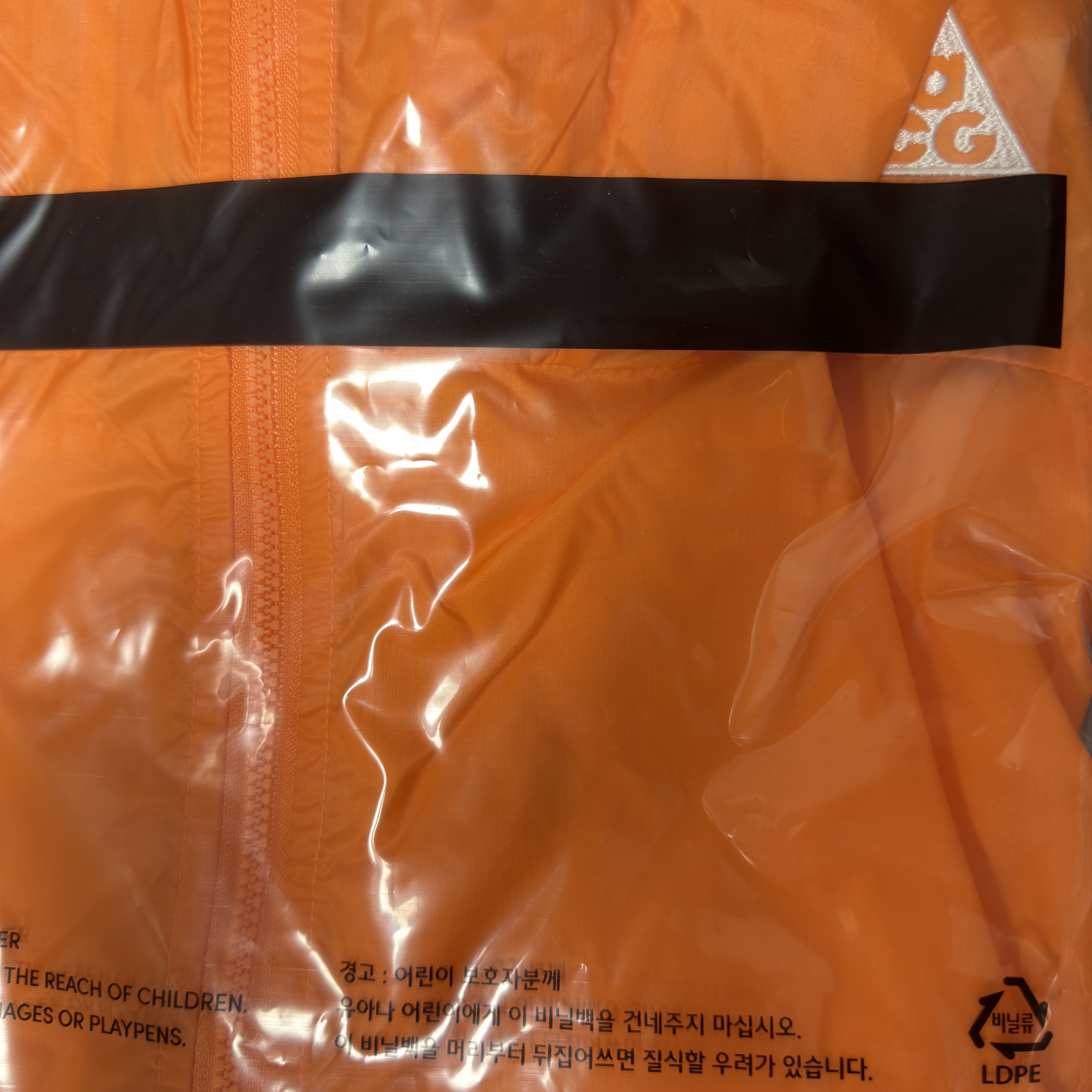 Nike ACG Windproof Cinder Cone Jacket Bright Mandarin - Asia 착용 스타일