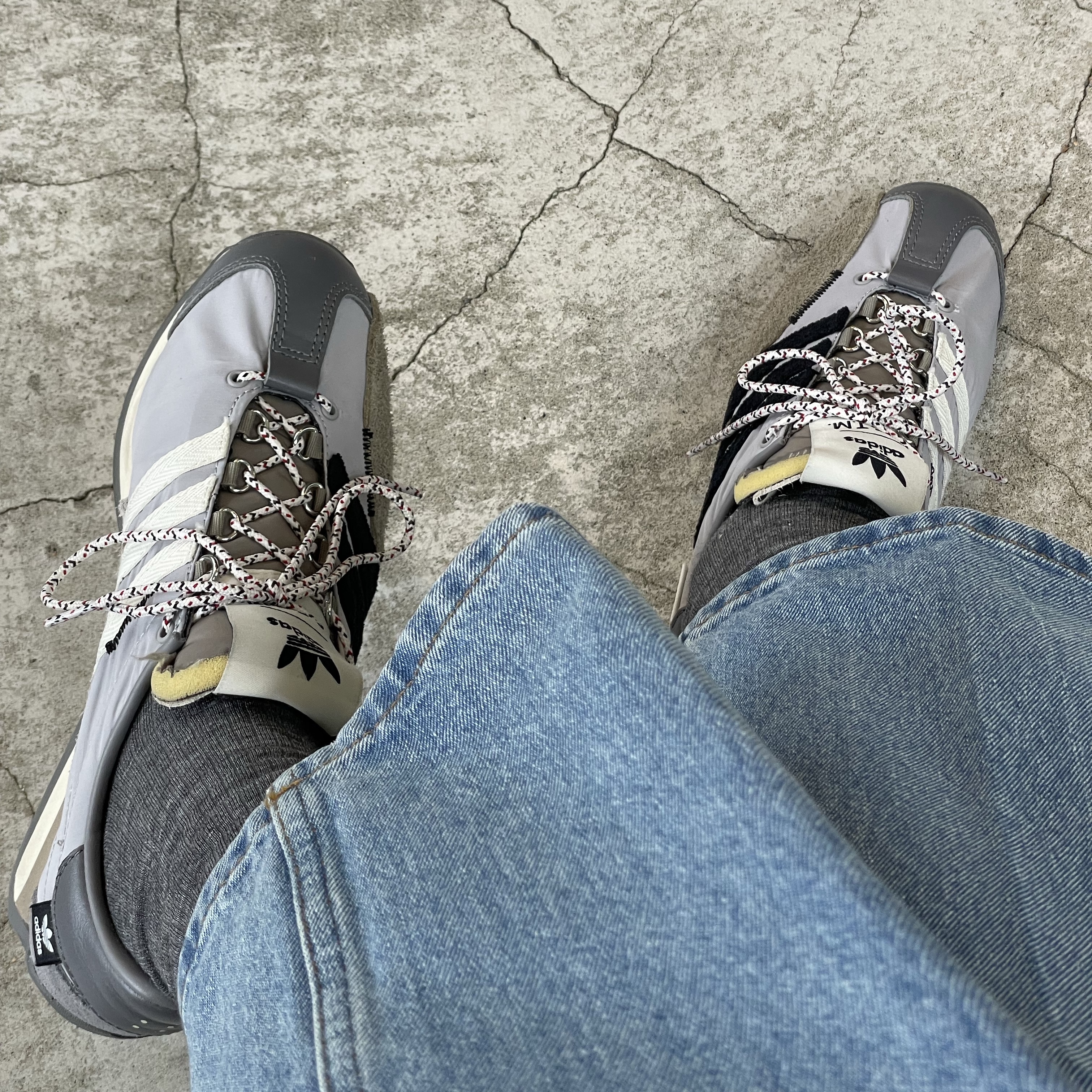 Adidas x Song for the Mute Country OG Grey Two Core Black 착용 스타일