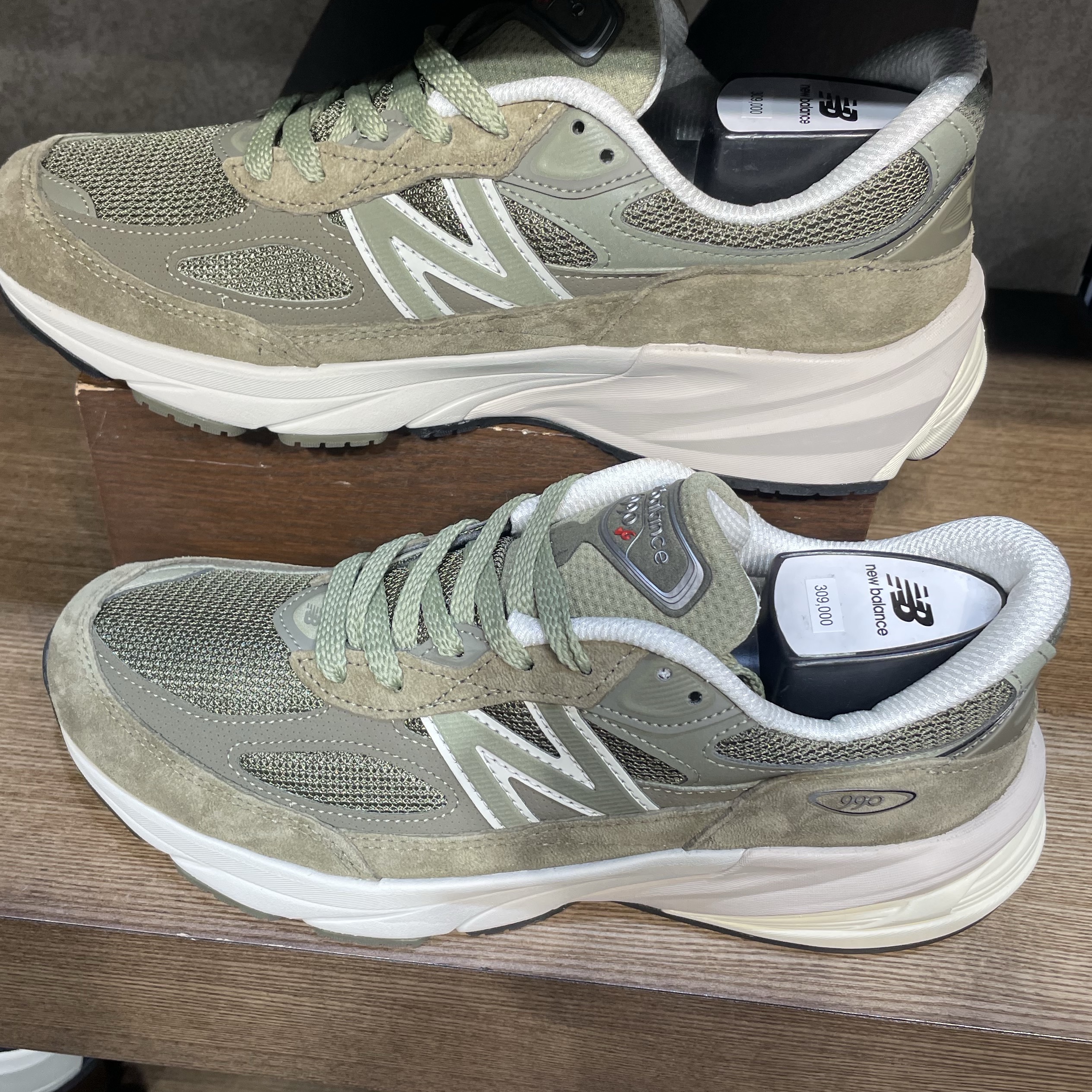 New Balance 990v6 Made in USA True Camo 착용 스타일