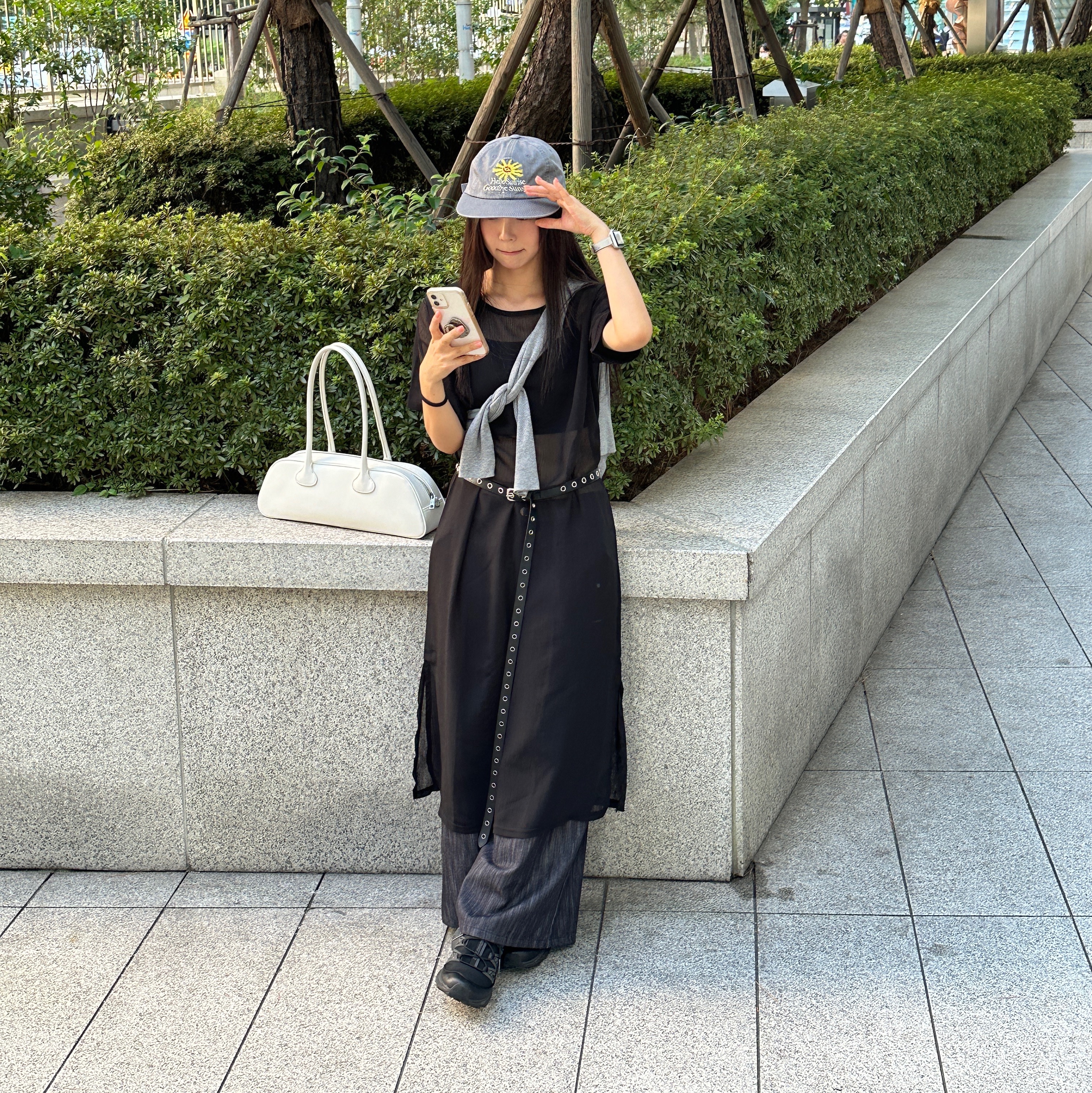 Hello Sunrise Arch Logo 5 Panel Cap Gray 착용 스타일 - 1