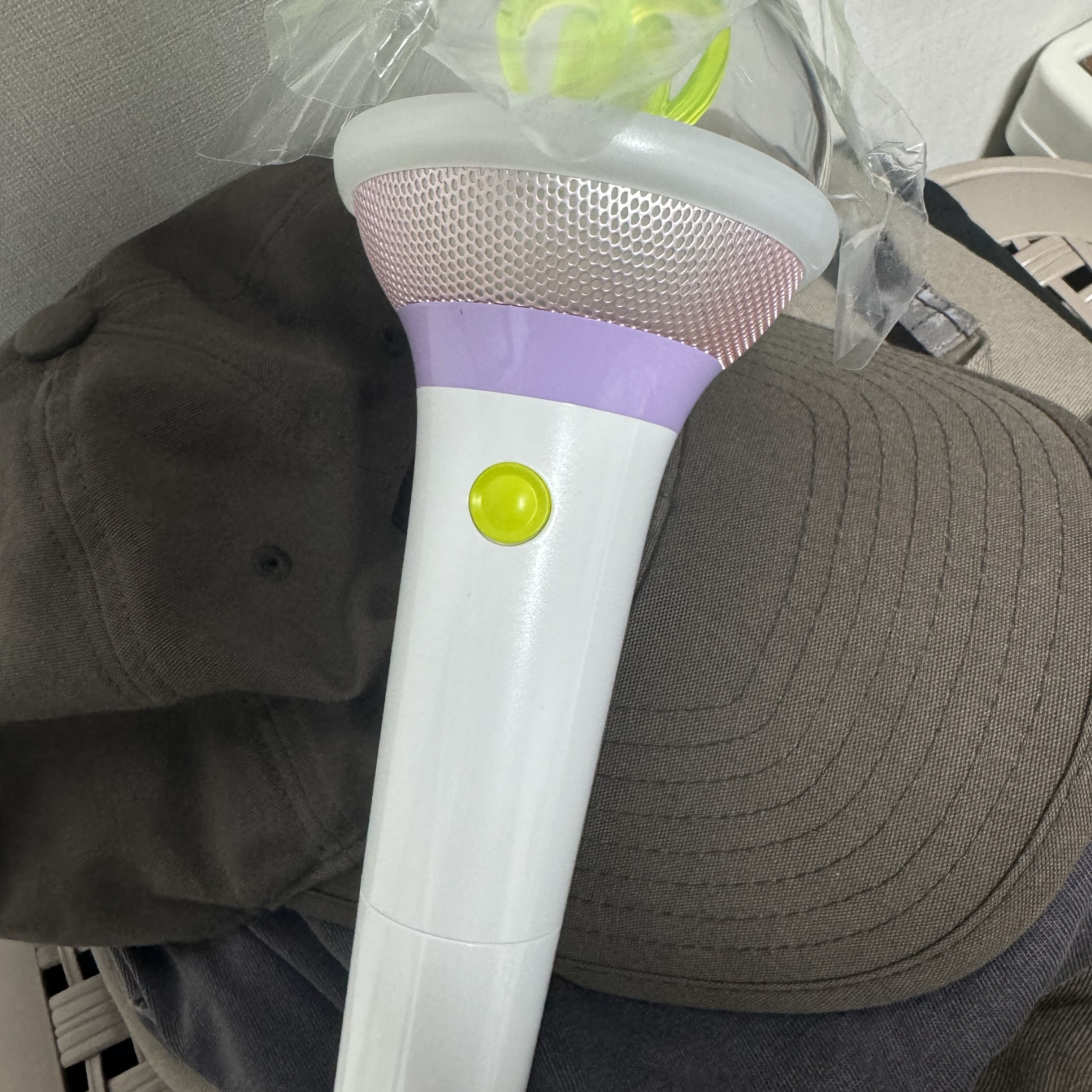 IU Official Light Stick Ver.3 I-KE 착용 스타일