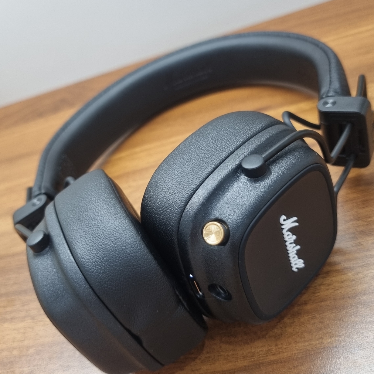 Marshall Major IV Black (Korean Ver.) 착용 스타일