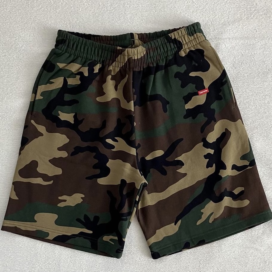 Supreme Small Box Sweatshort Woodland Camo - 24FW 착용 스타일