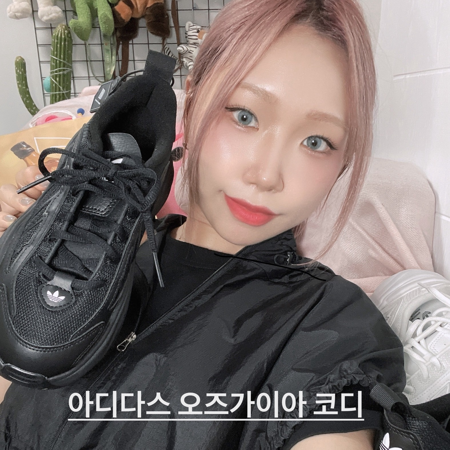 (W) Adidas Ozgaia Core Black 착용 스타일 - 6