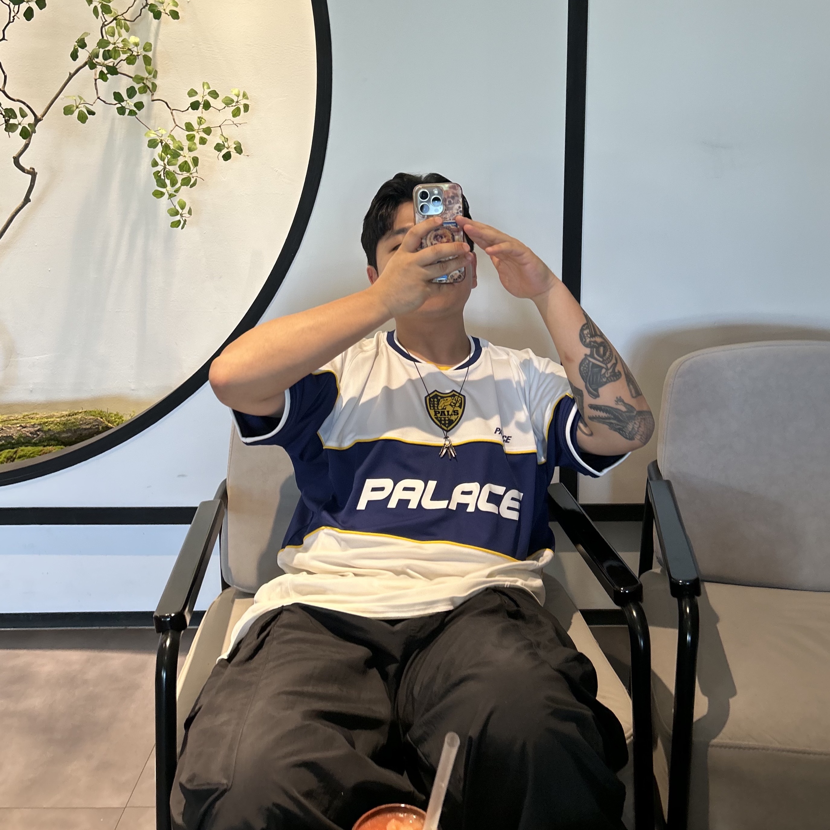 Palace Palamat Jersey White Navy - 24FW 착용 스타일