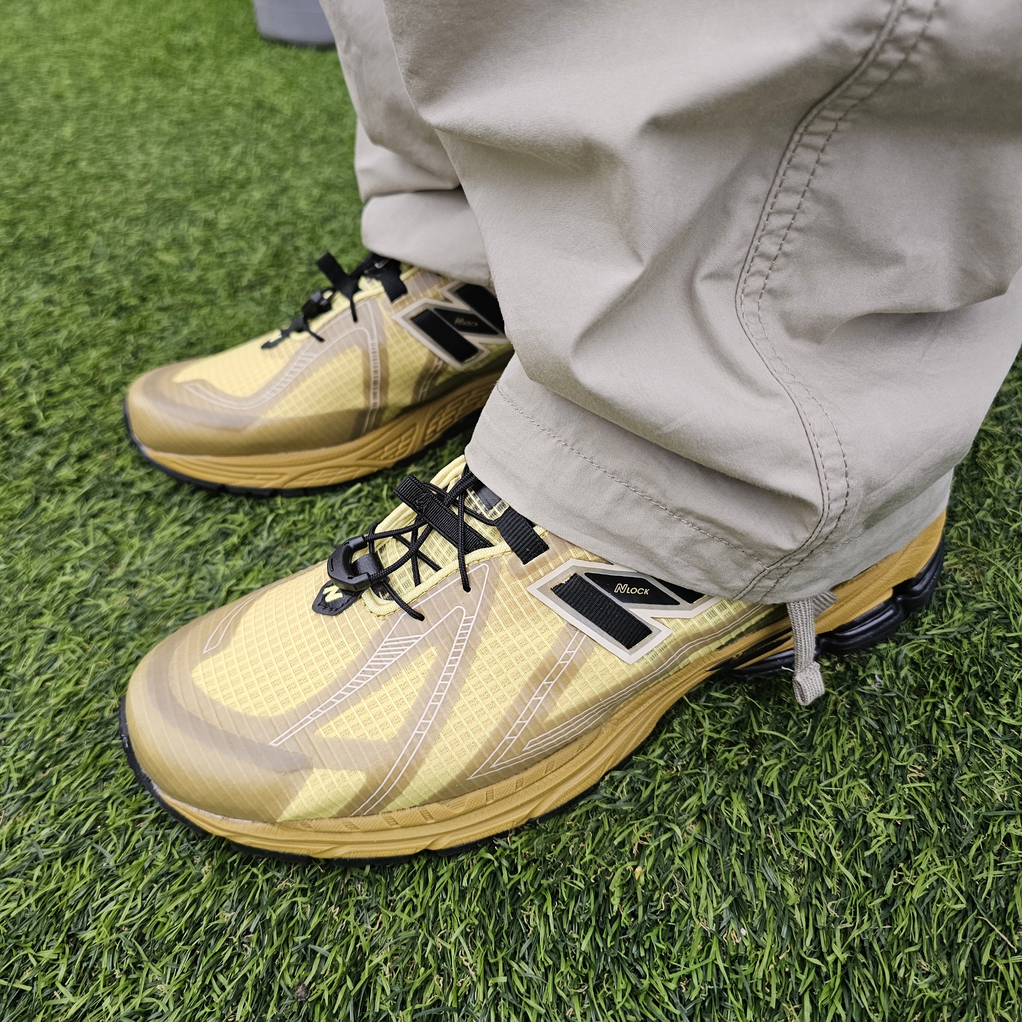 New Balance x Cayl 1906R Yellow 착용 스타일