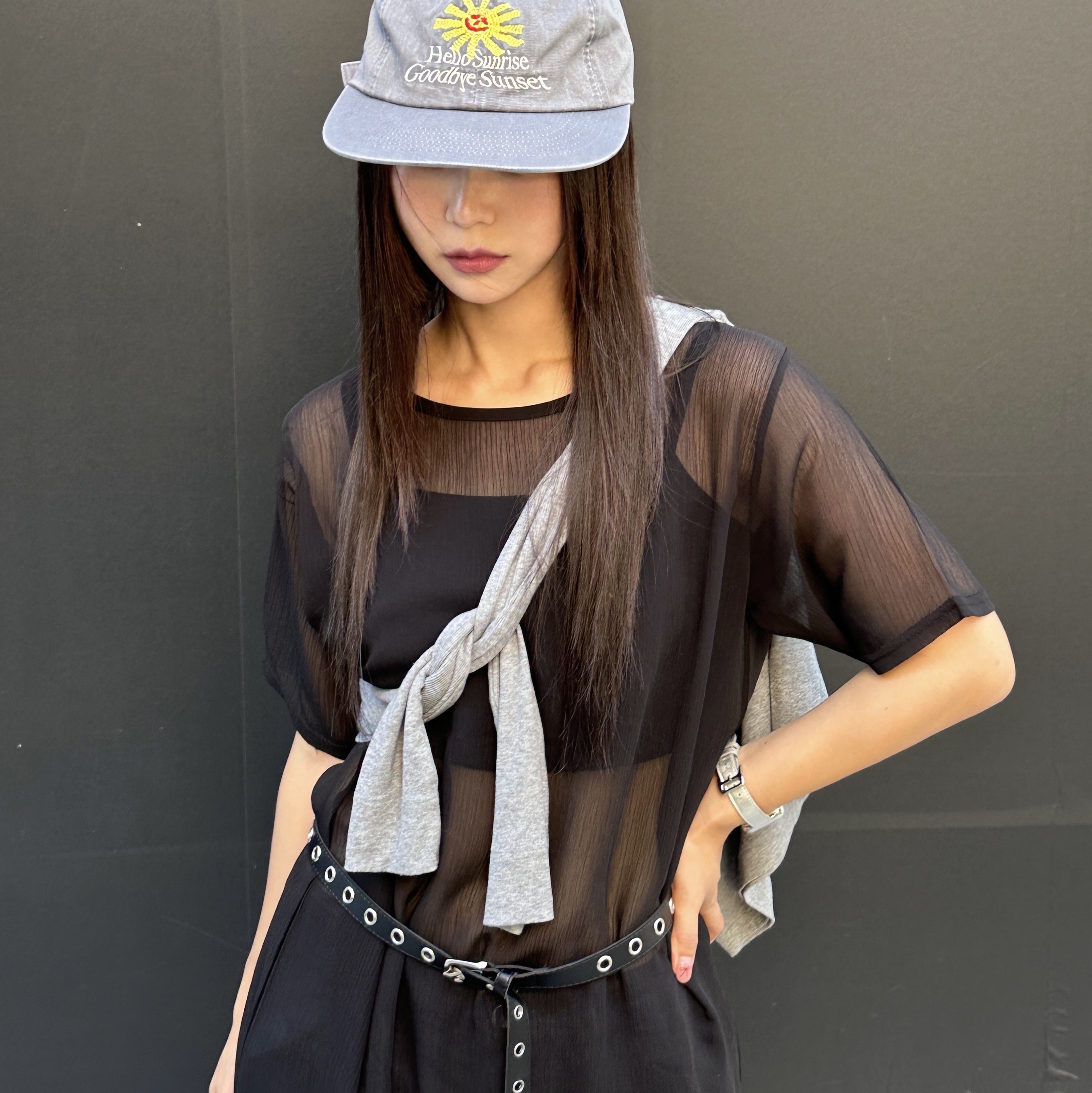 Hello Sunrise Arch Logo 5 Panel Cap Gray 착용 스타일 - 2