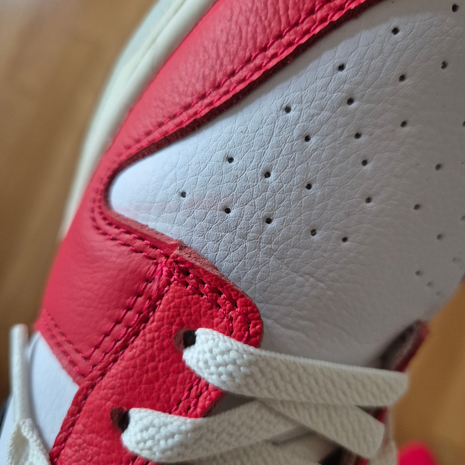 Nike Dunk Low Retro PRM University Red Black 착용 스타일 - 3