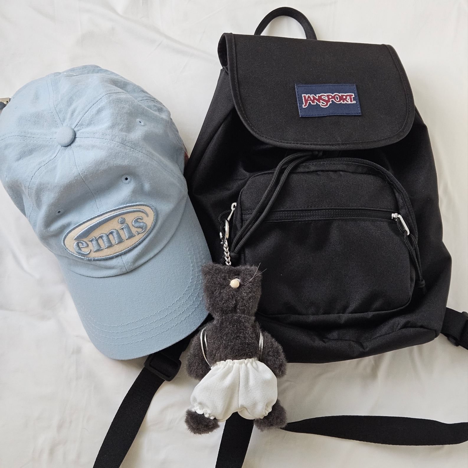 Emis Tone On Tone Wappen Ball Cap Sky Blue, Monamhee x Line Friends Blay Keyring 착용 스타일