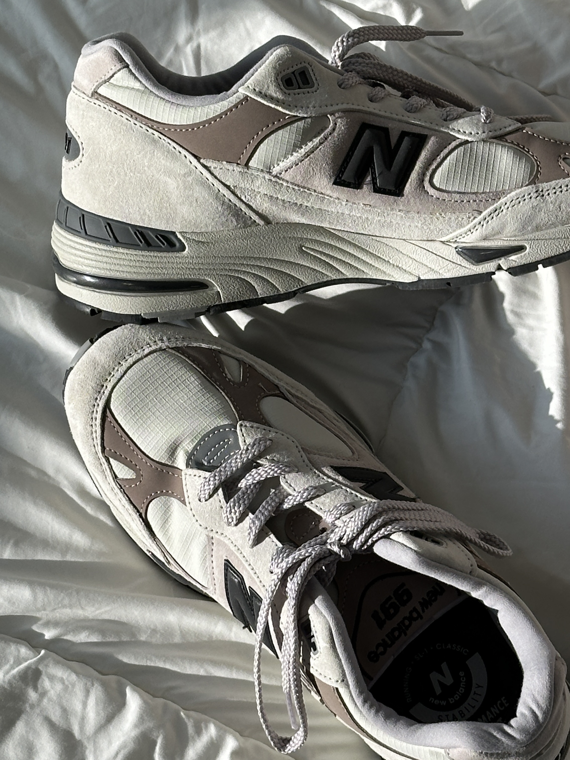 New Balance 991 Made in UK Cream Beige 착용 스타일 - 2