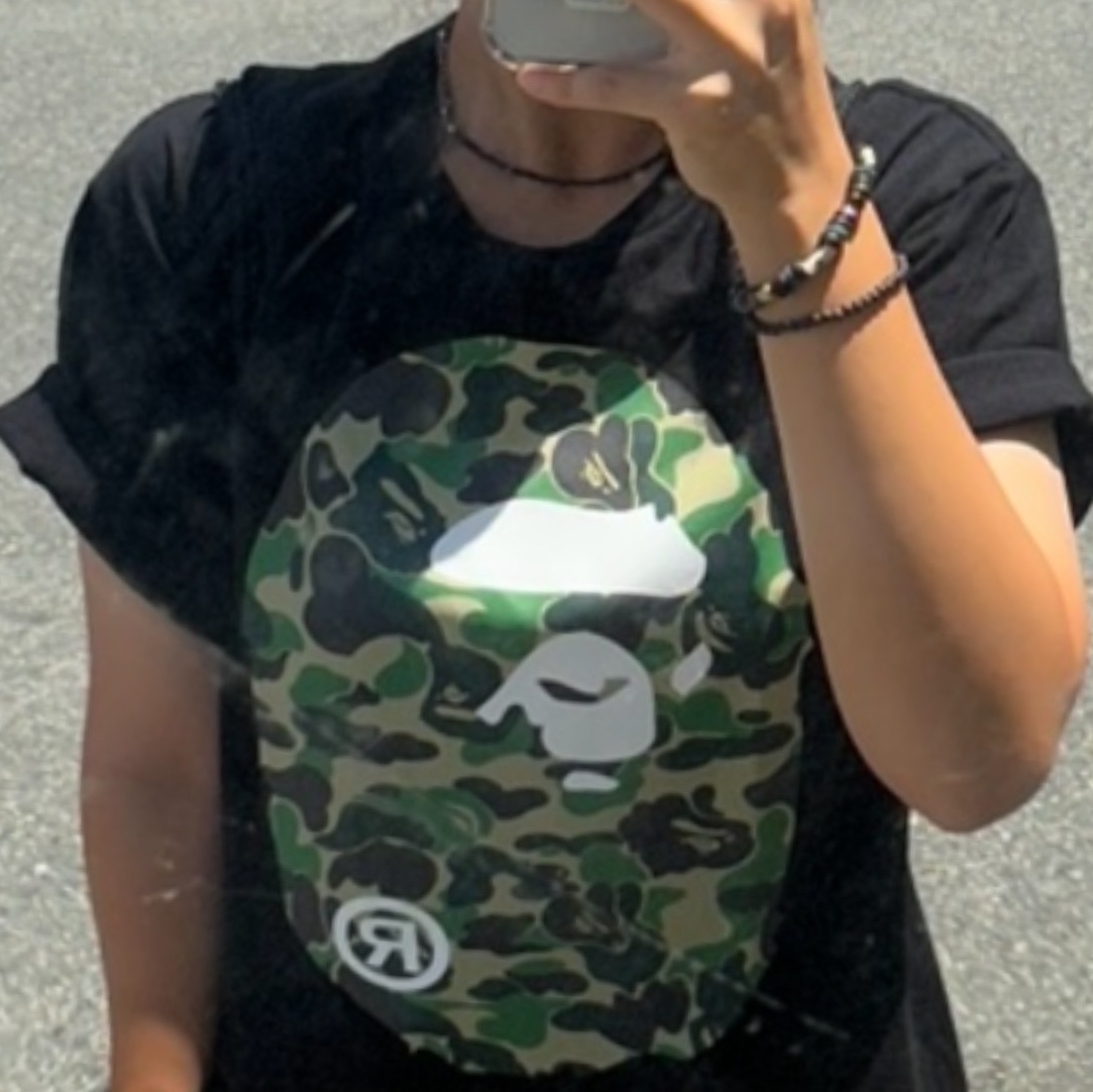 BAPE ABC Camo Big Ape Head T-Shirt Black Green, Maison Margiela Keyring Wallet Black 착용 스타일 - 3