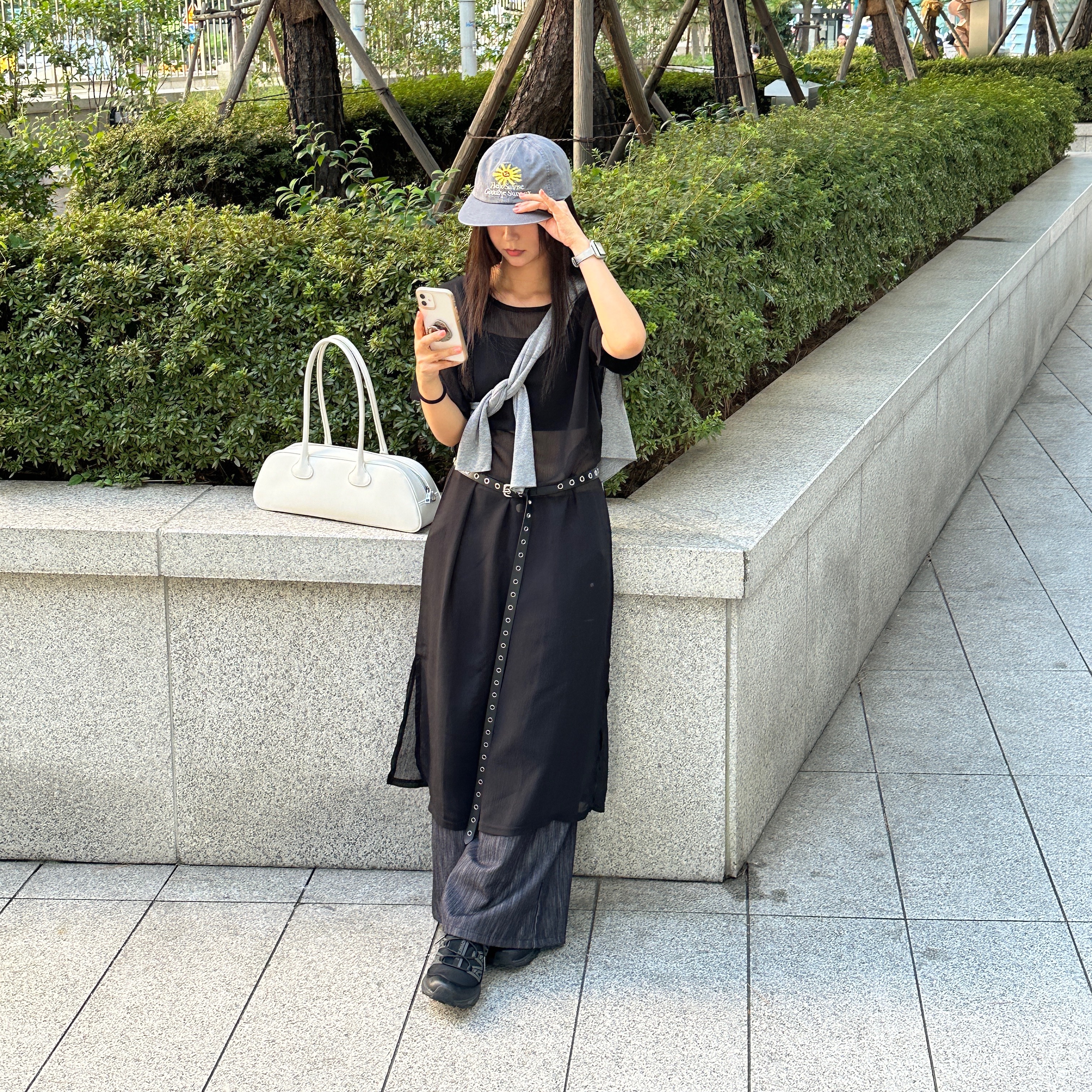 Hello Sunrise Arch Logo 5 Panel Cap Gray 착용 스타일 - 3