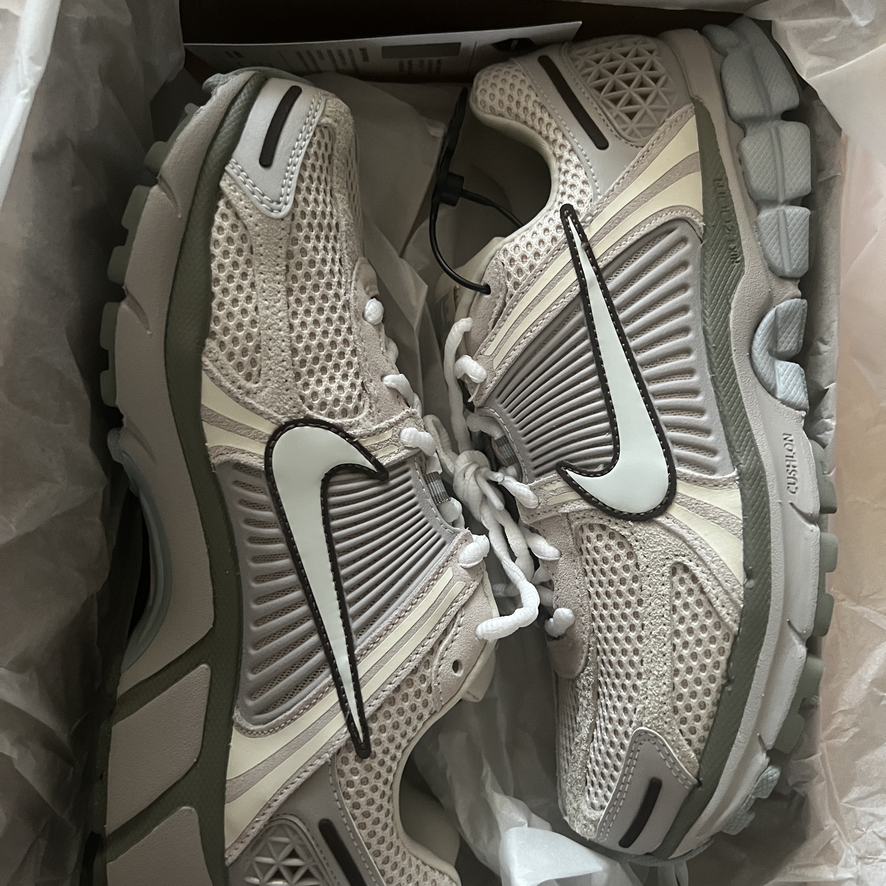 Nike Zoom Vomero 5 SE Light Orewood Brown 착용 스타일