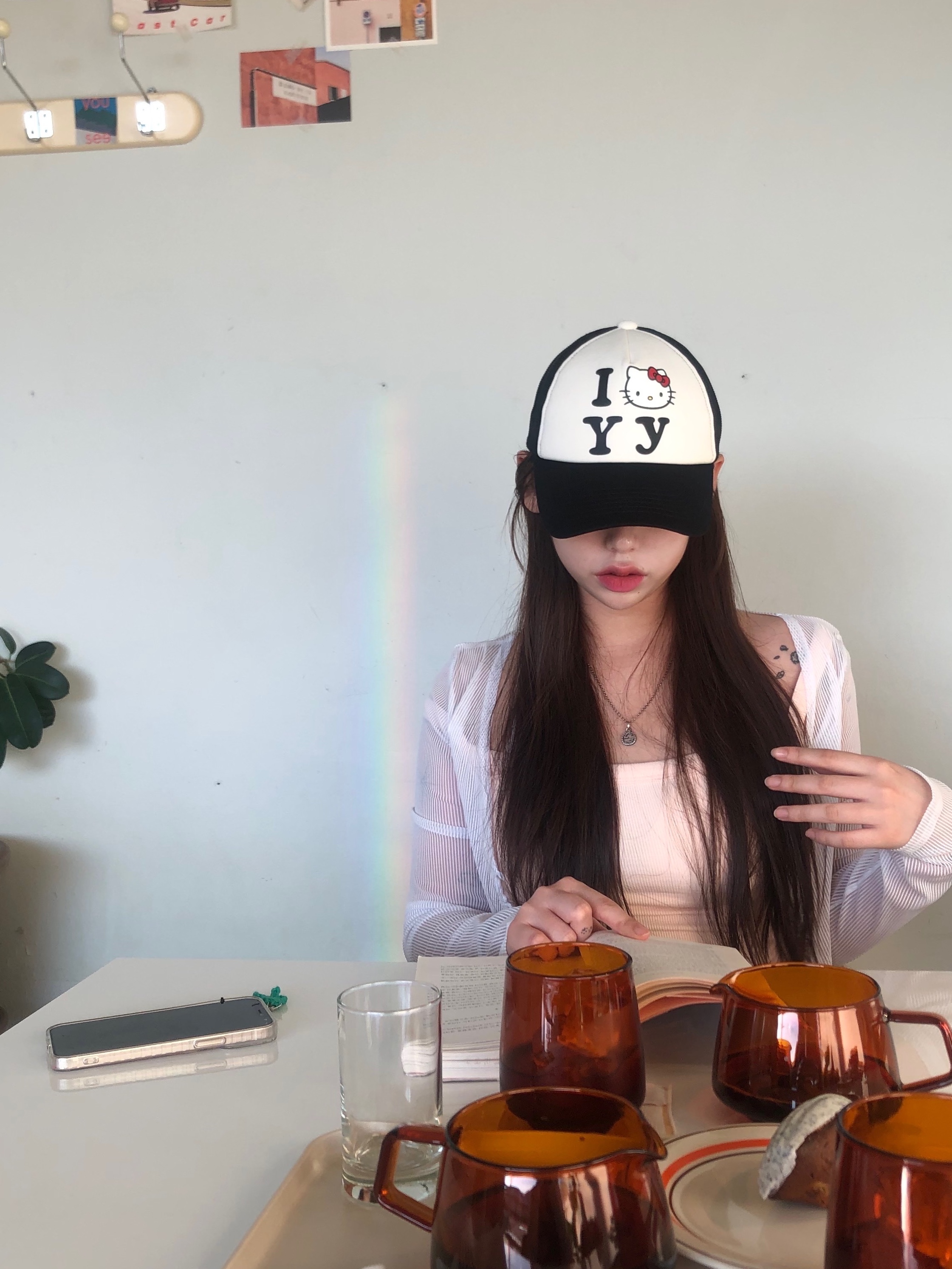 Open Yy x Hello Kitty Trucker Cap Black 착용 스타일 - 2