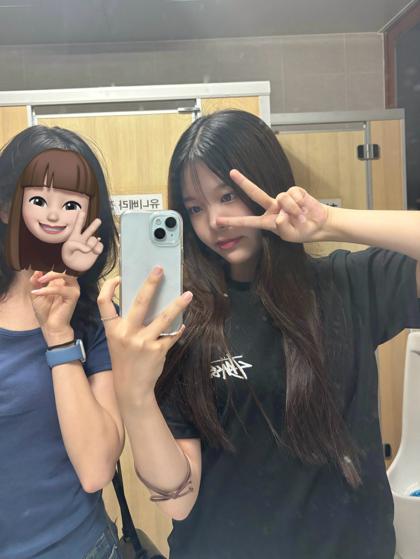 Stussy Cherries T-Shirt Black, Apple iPhone 15 256GB Blue (Korean Ver.) 착용 스타일 - 1
