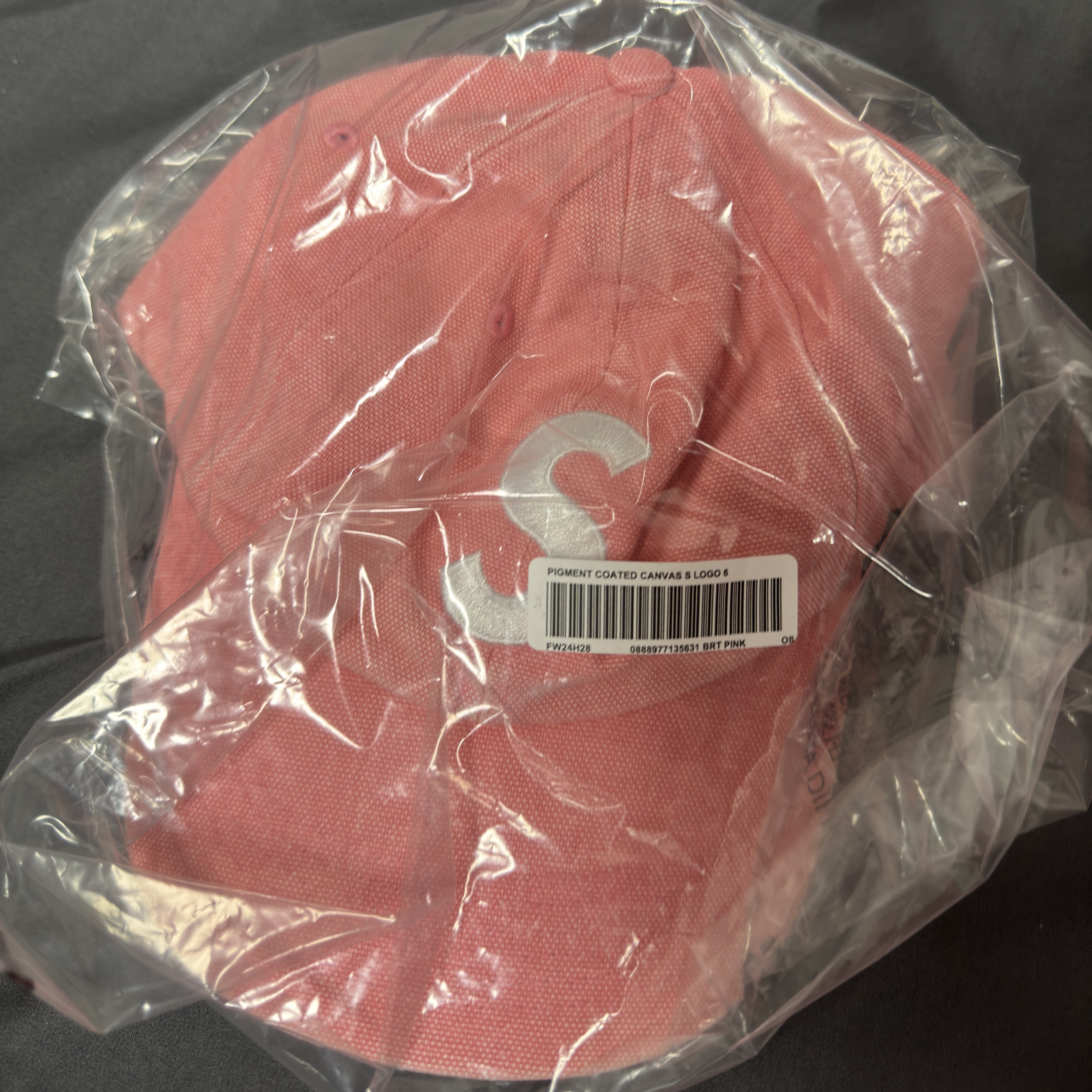 Supreme Pigment S Logo 6-Panel Bright Pink - 24FW 착용 스타일