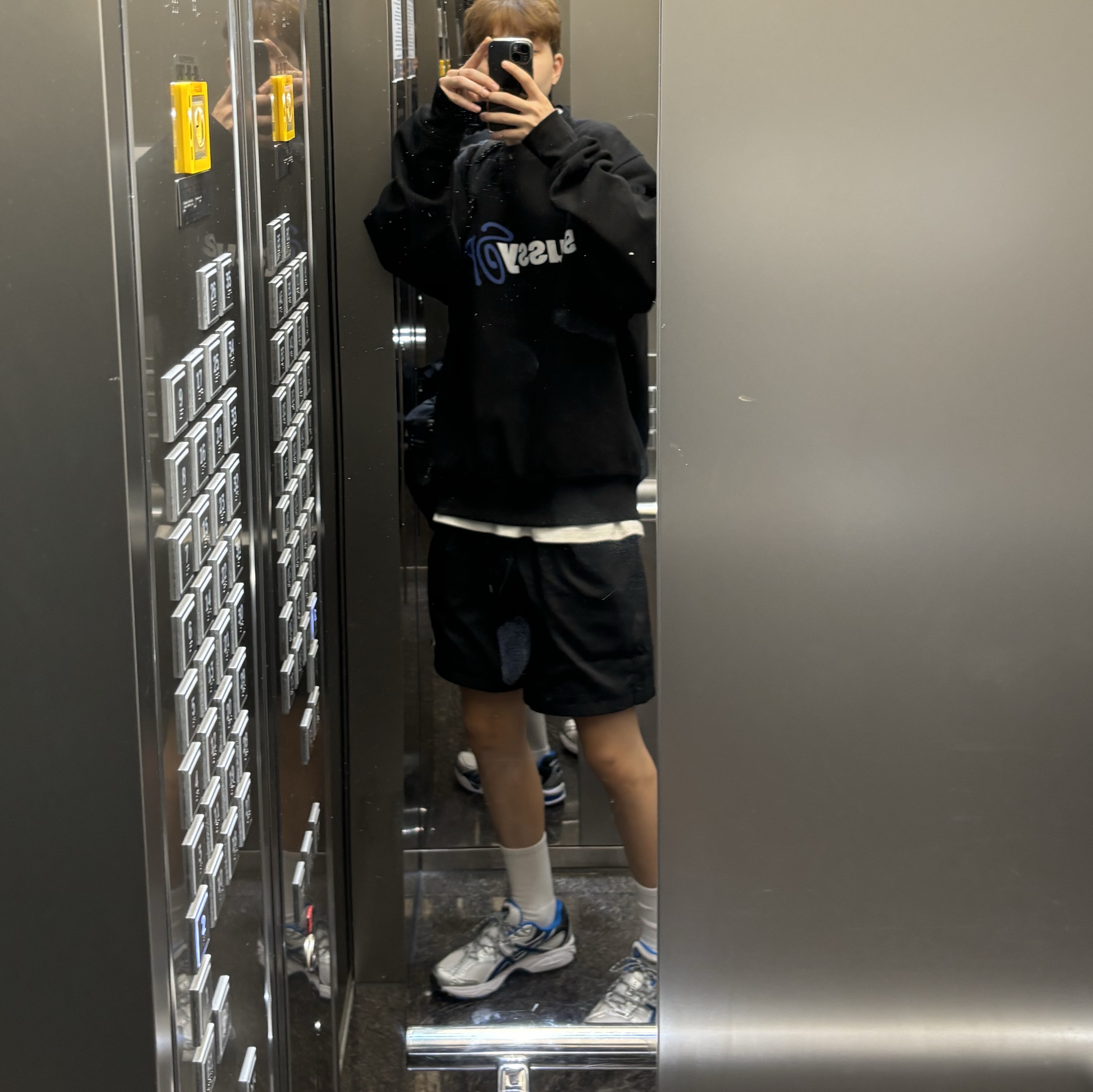 Stussy Sport Script Crew Black, Asics Gel-Nimbus 10.1 White Directoire Blue 착용 스타일
